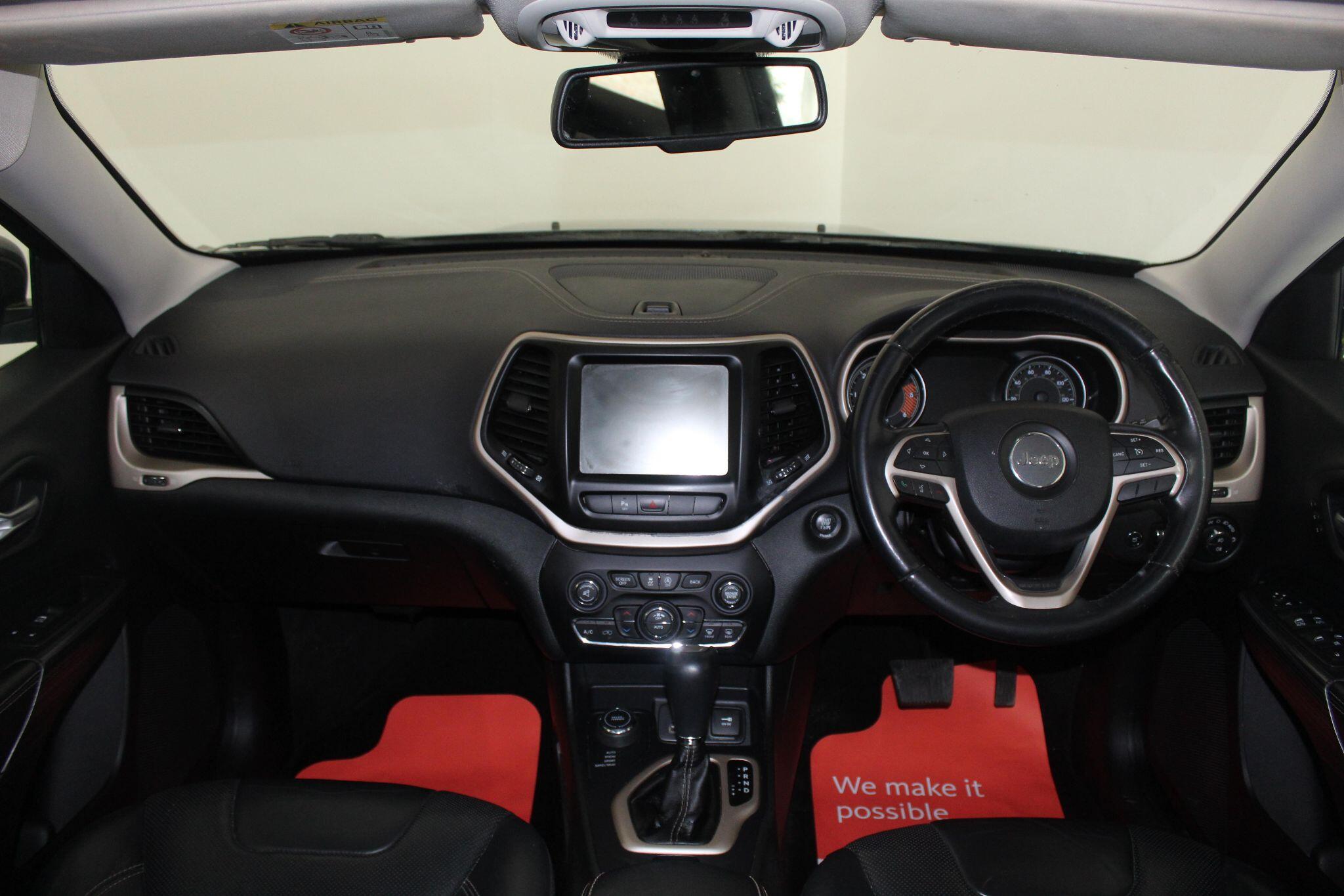 Jeep Cherokee view 29