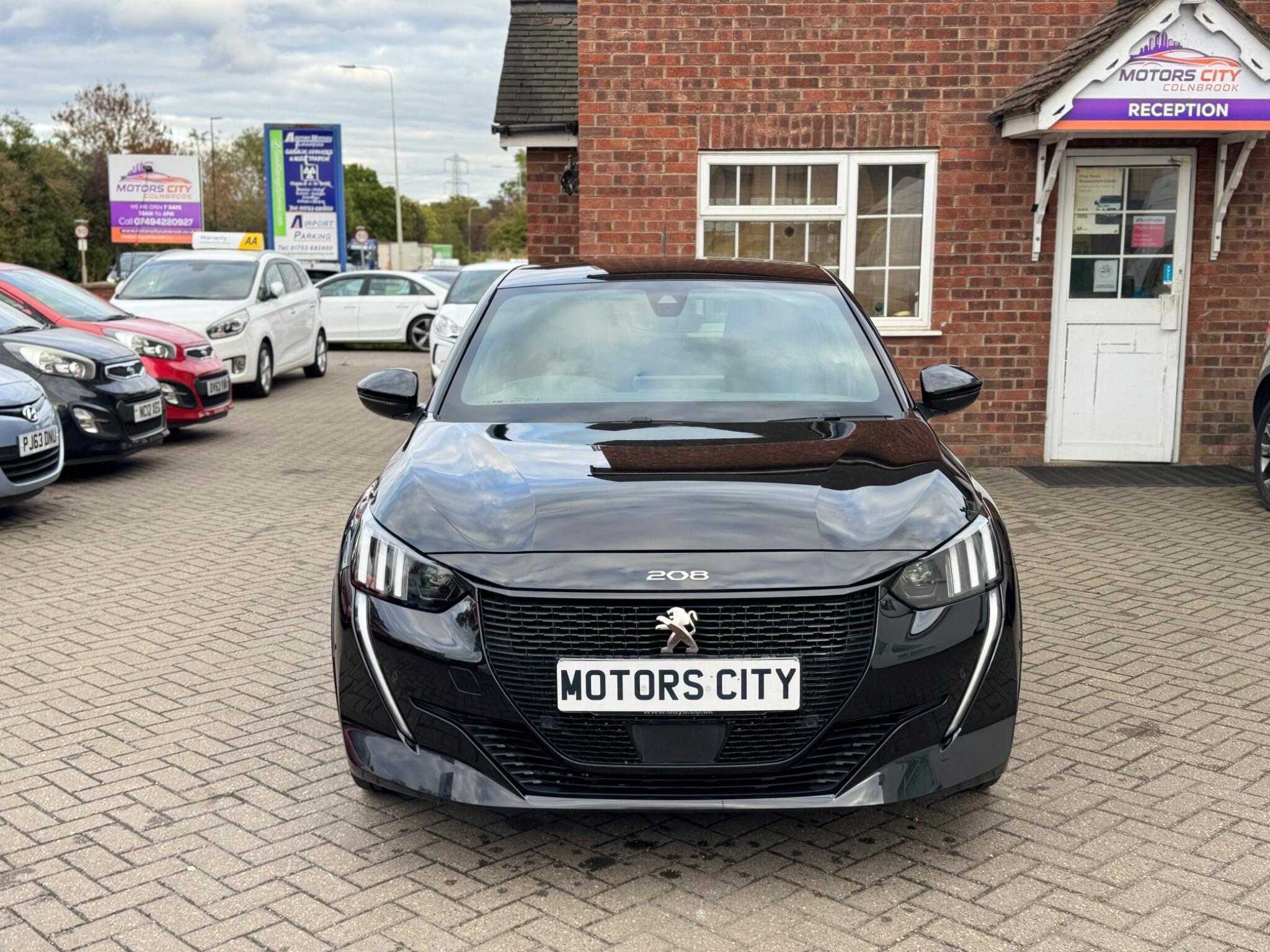 Peugeot e-208 view 3