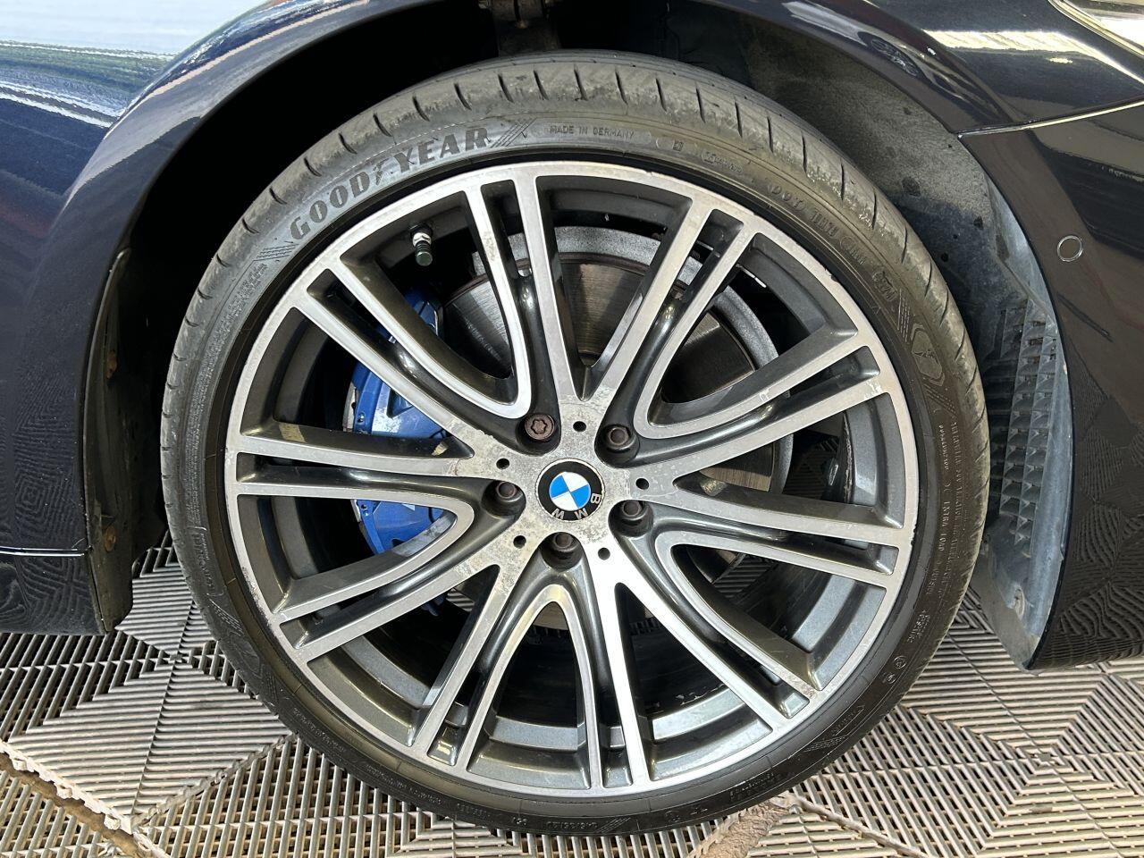 BMW 5 Series view 15