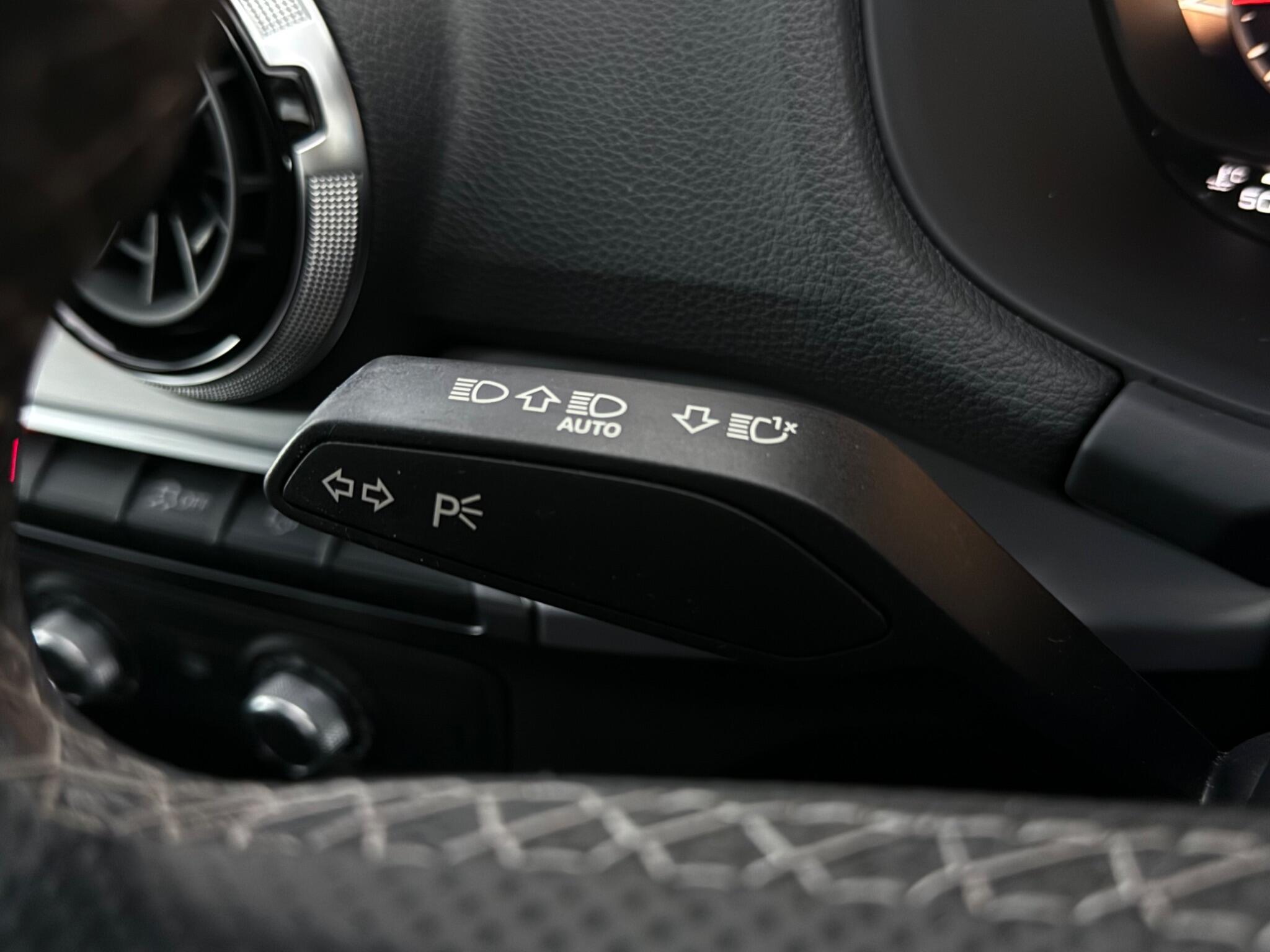 Audi Q2 view 18