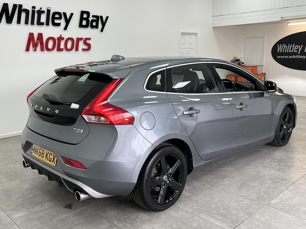 Volvo V40 view 3
