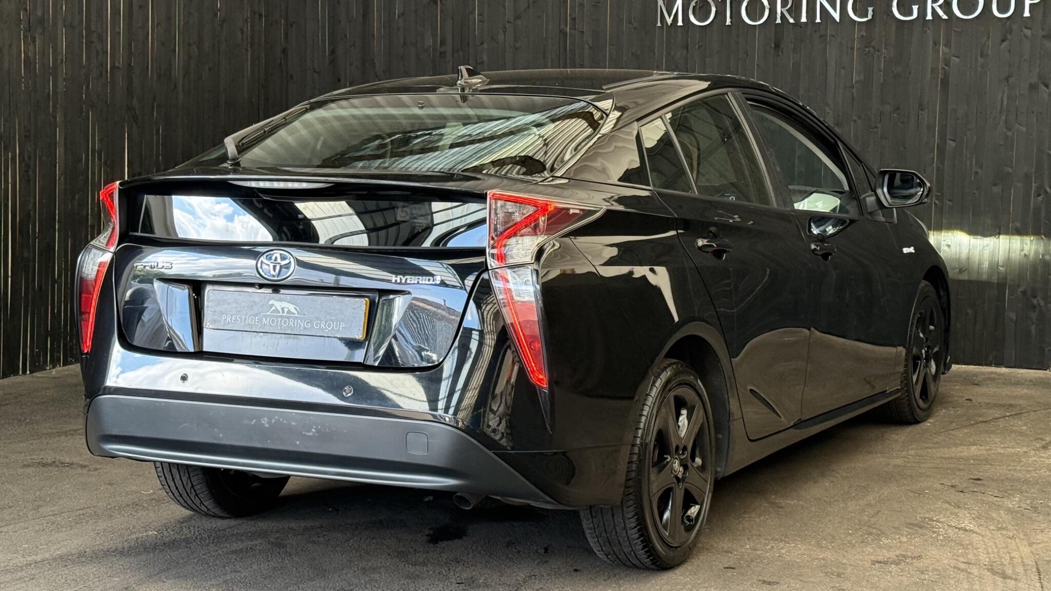 Toyota Prius view 13