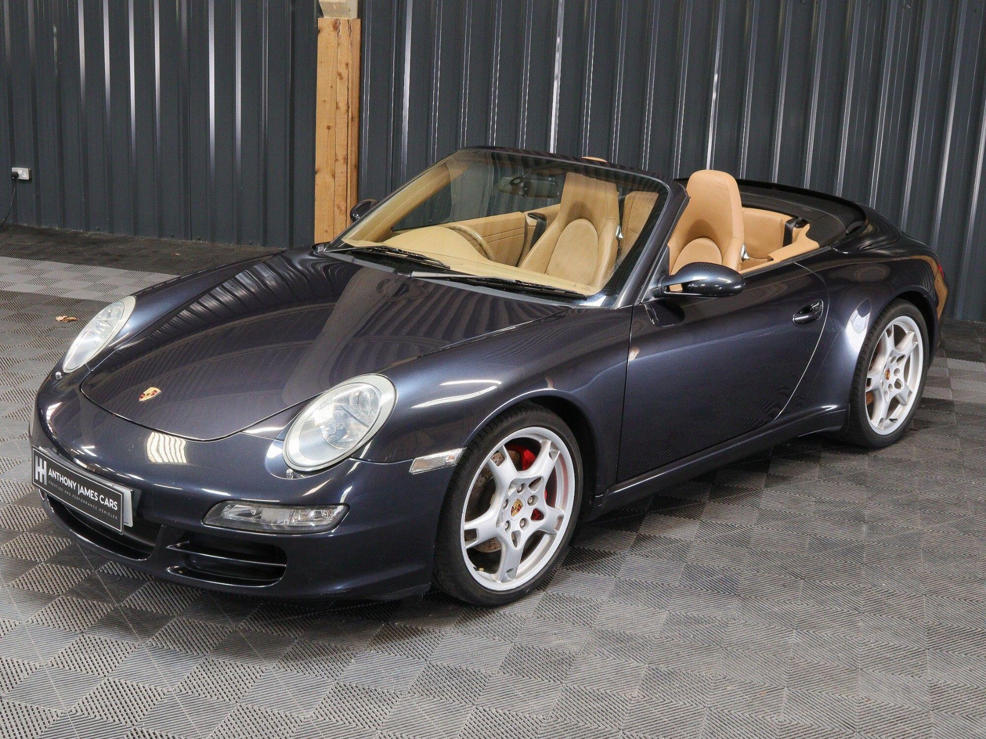 Porsche 911 view 9