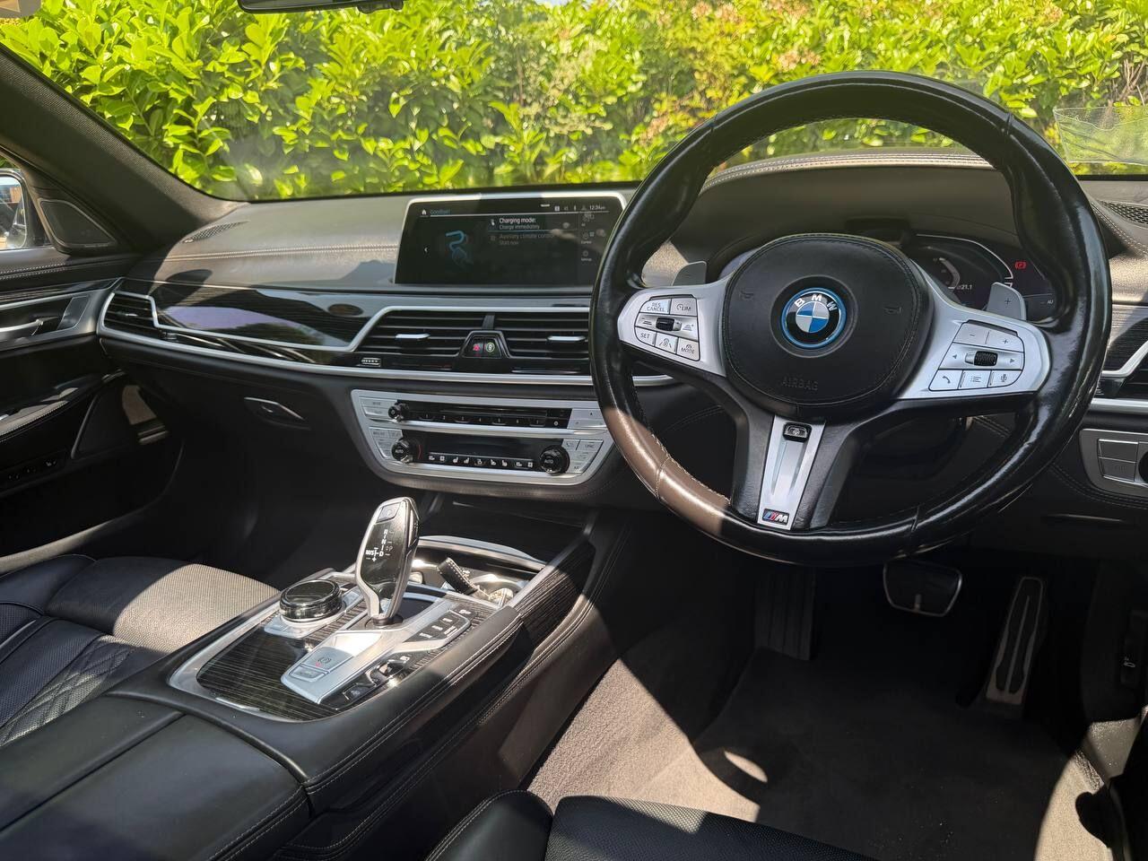 BMW 7 Series view 44