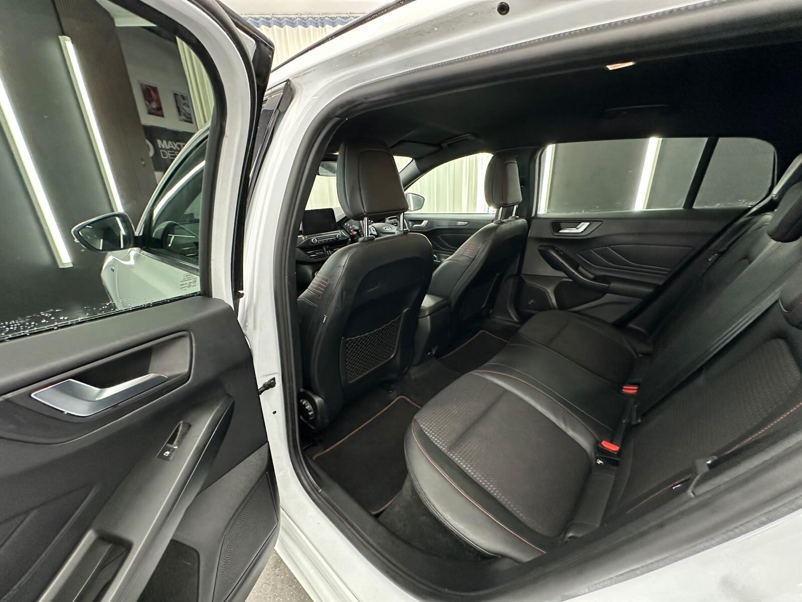 Ford Focus view 31