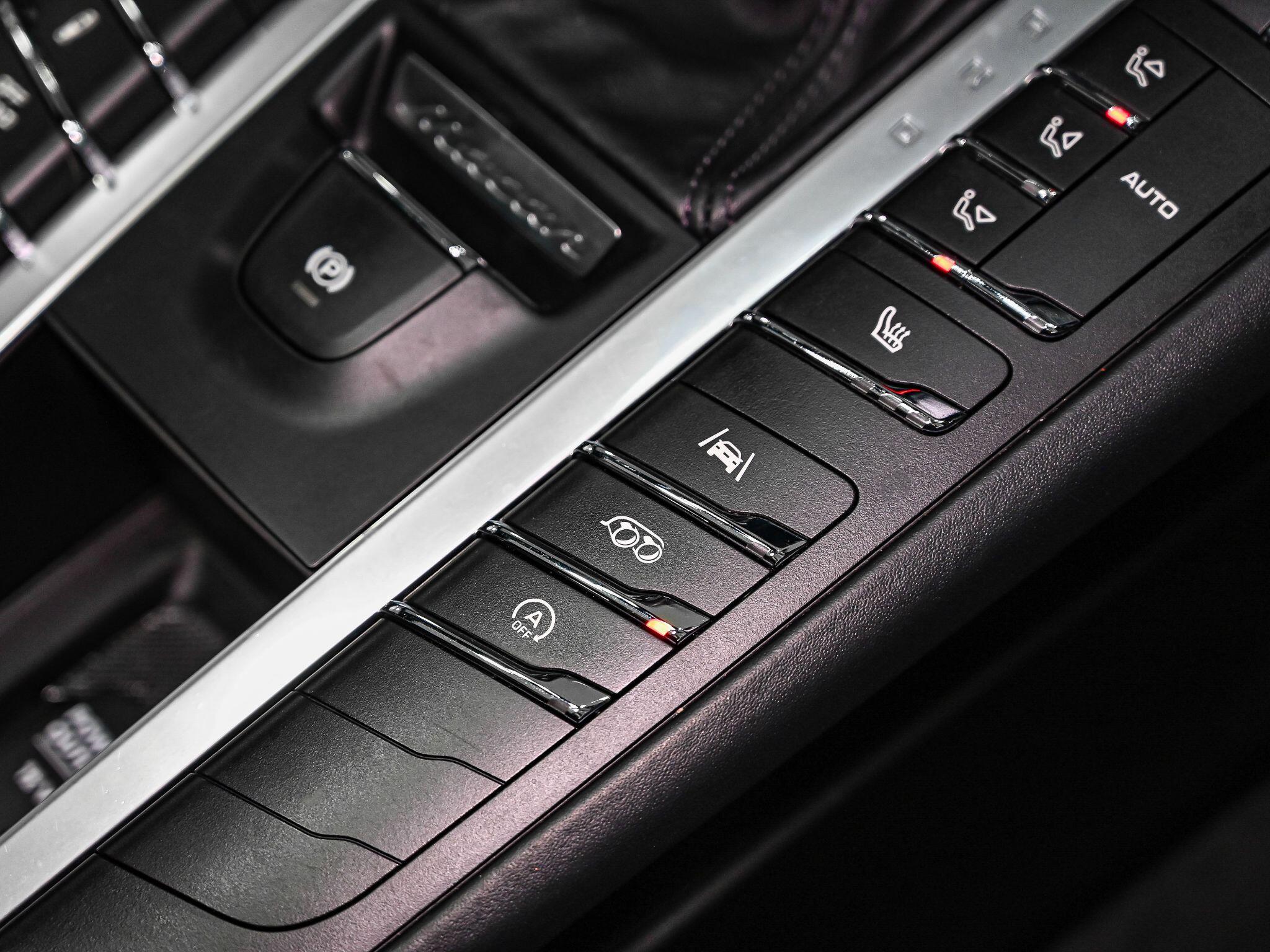 Porsche Macan view 8