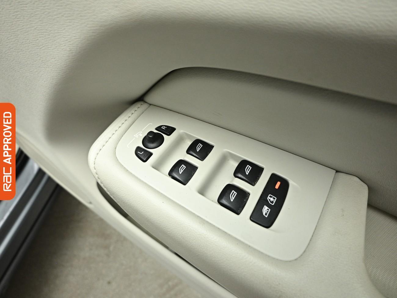 Volvo XC60 view 27