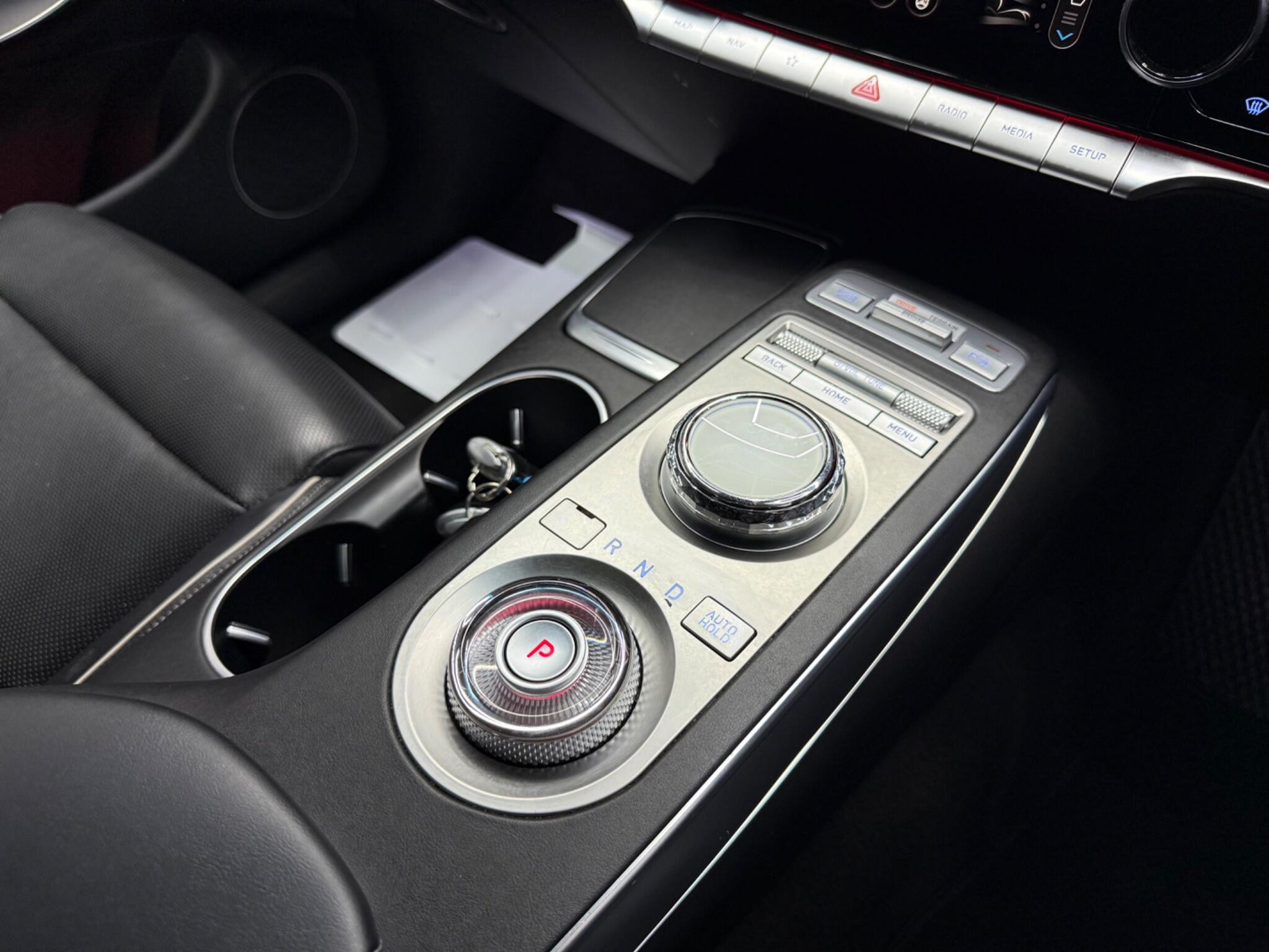 Genesis GV70 view 15