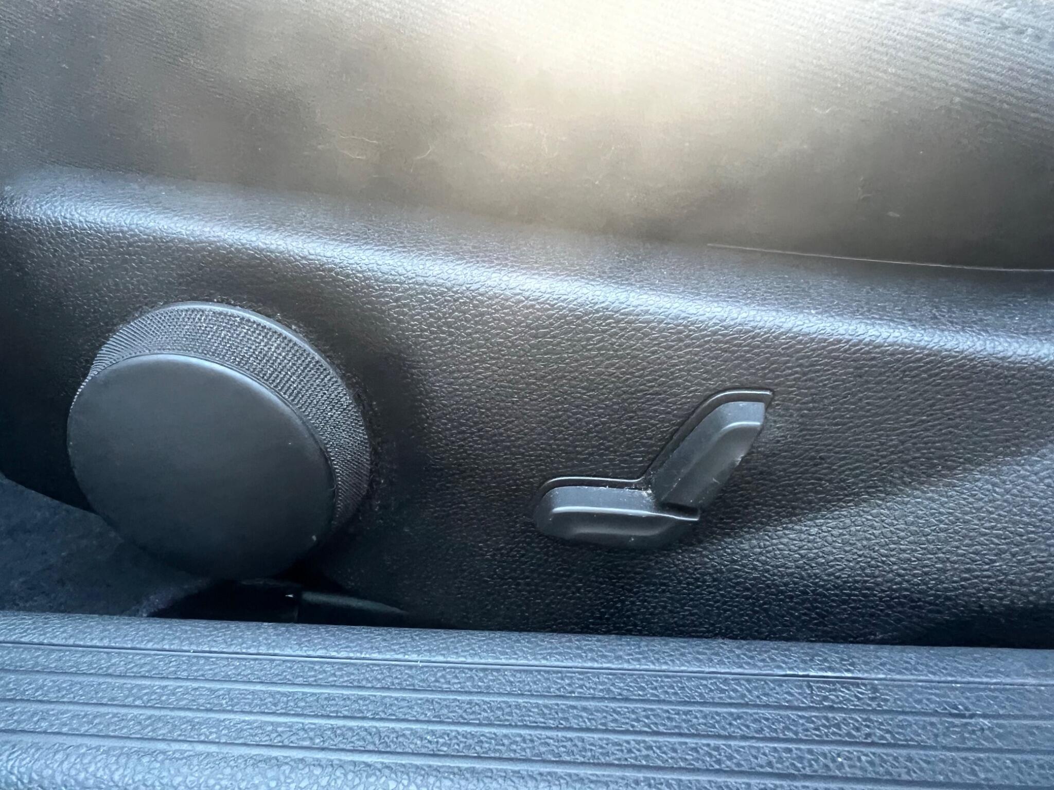 Mercedes-Benz C-Class view 21