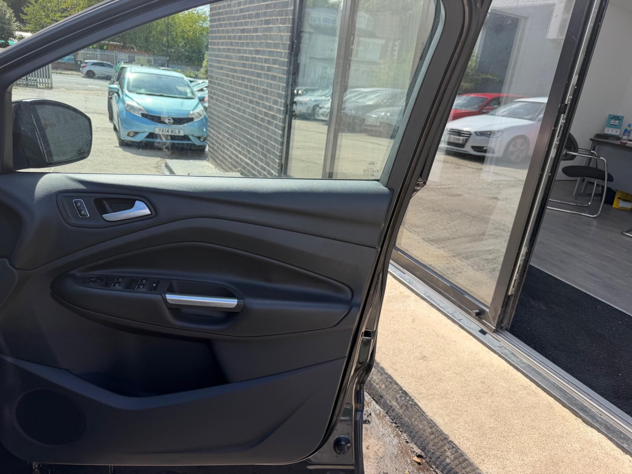 Ford Kuga view 9