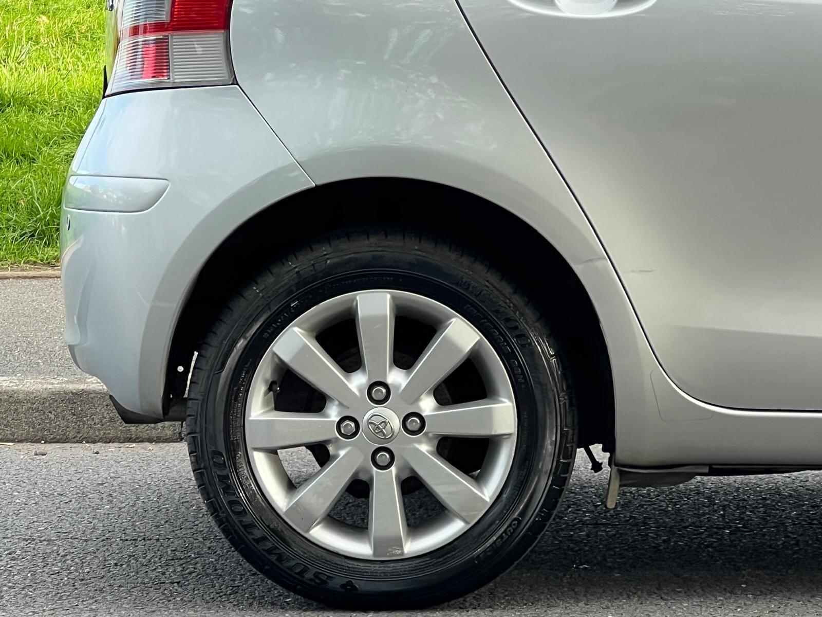 Toyota Yaris view 35