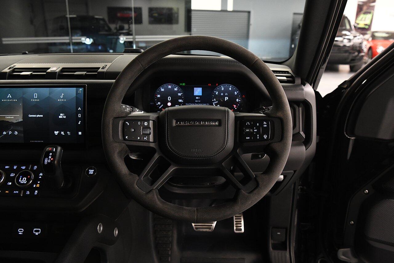 Land Rover Defender view 19