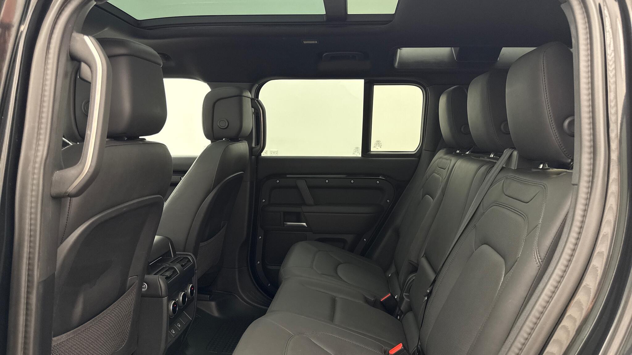 Land Rover Defender view 4