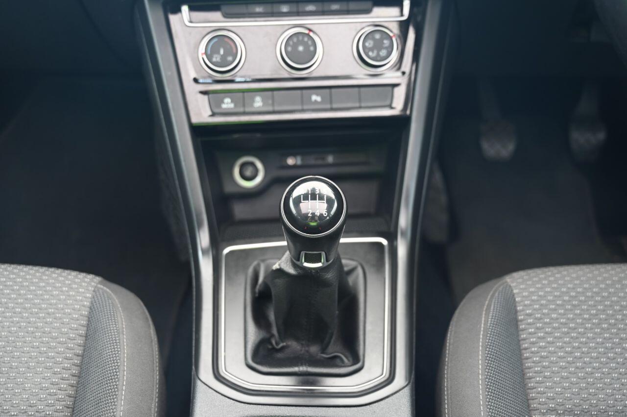 Volkswagen Touran view 32