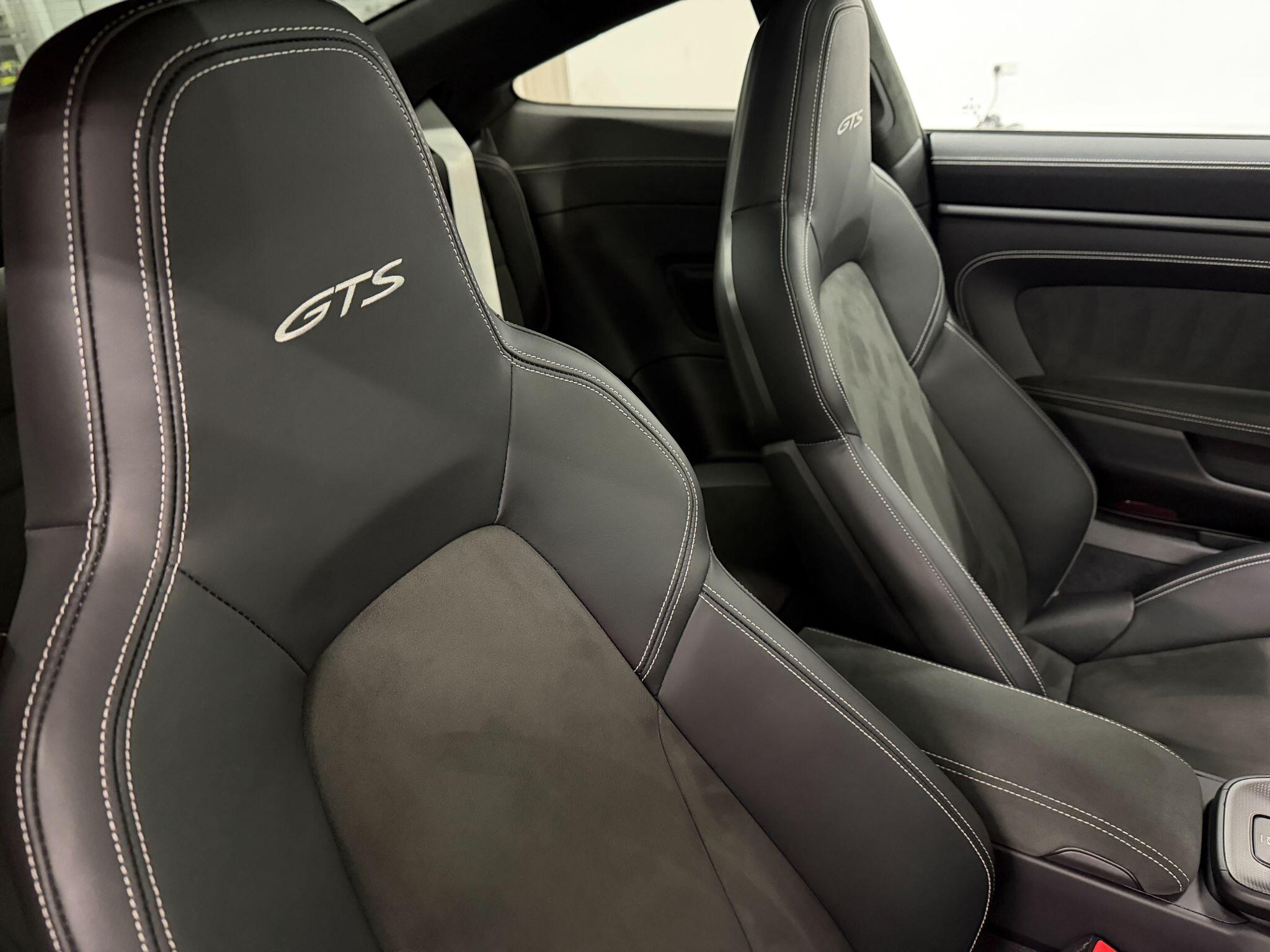 Porsche 911 view 18