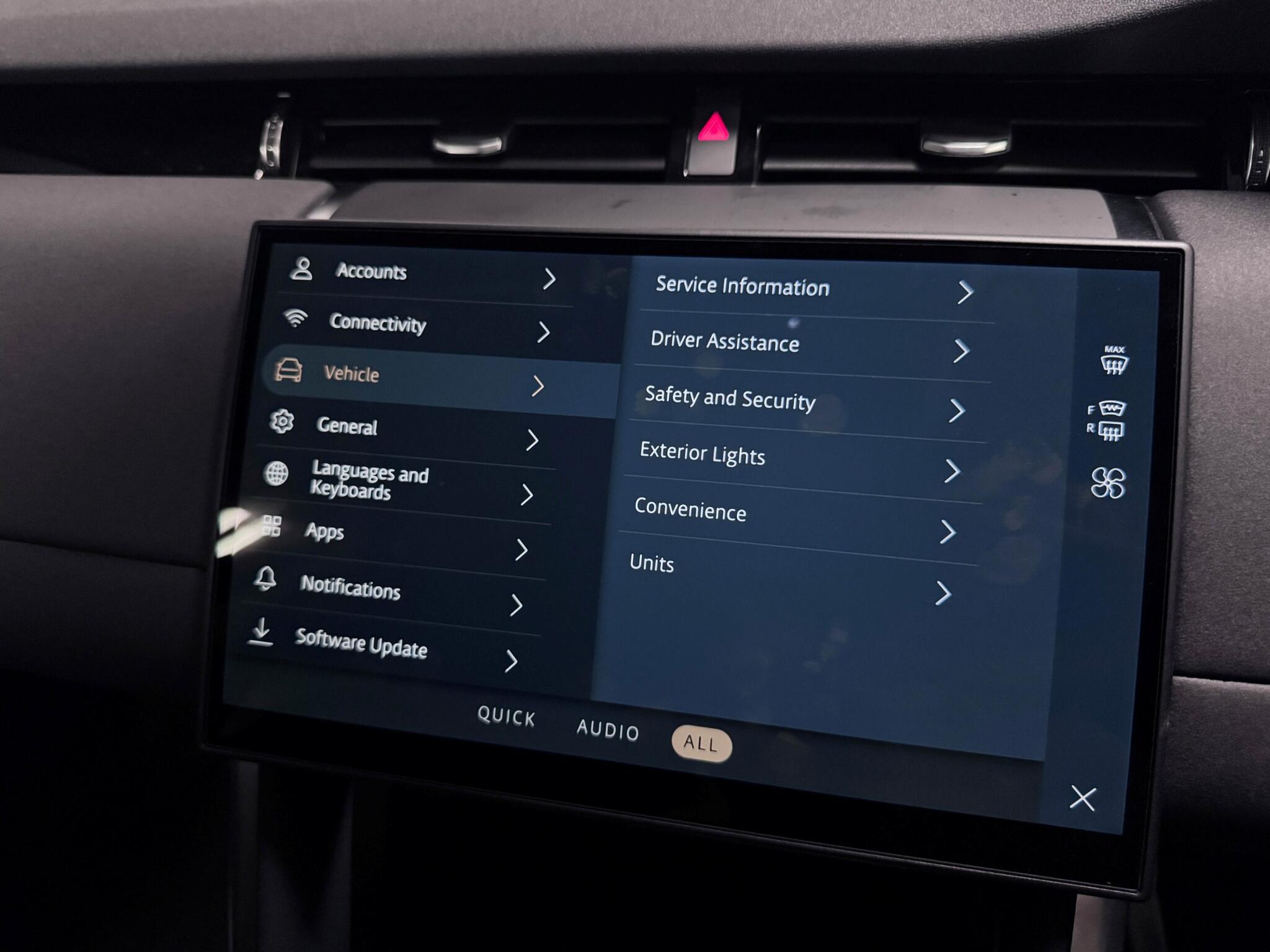 Land Rover Discovery Sport view 59
