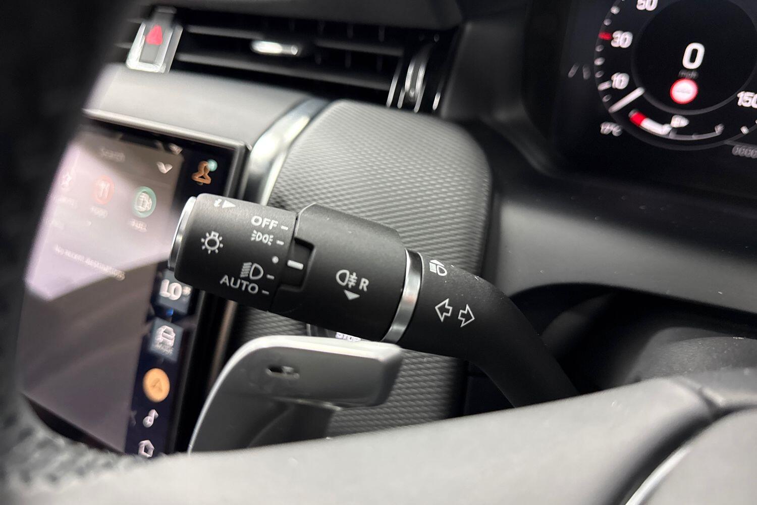 Land Rover Discovery Sport view 26
