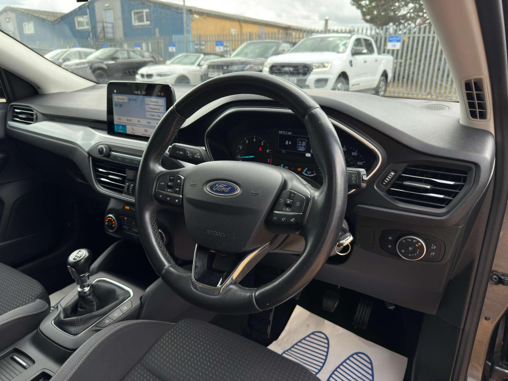 Ford Focus view 13