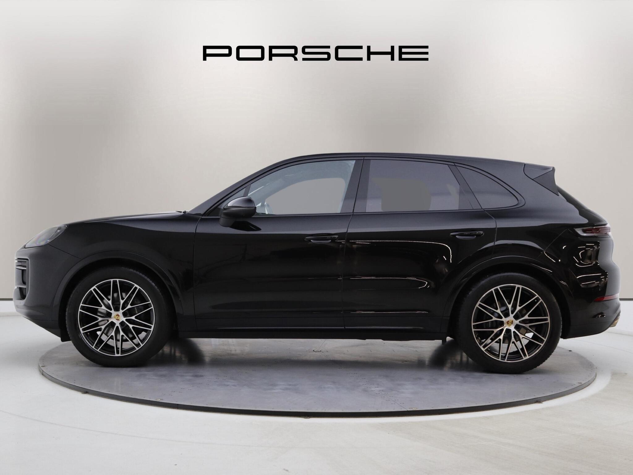 Porsche Cayenne view 4