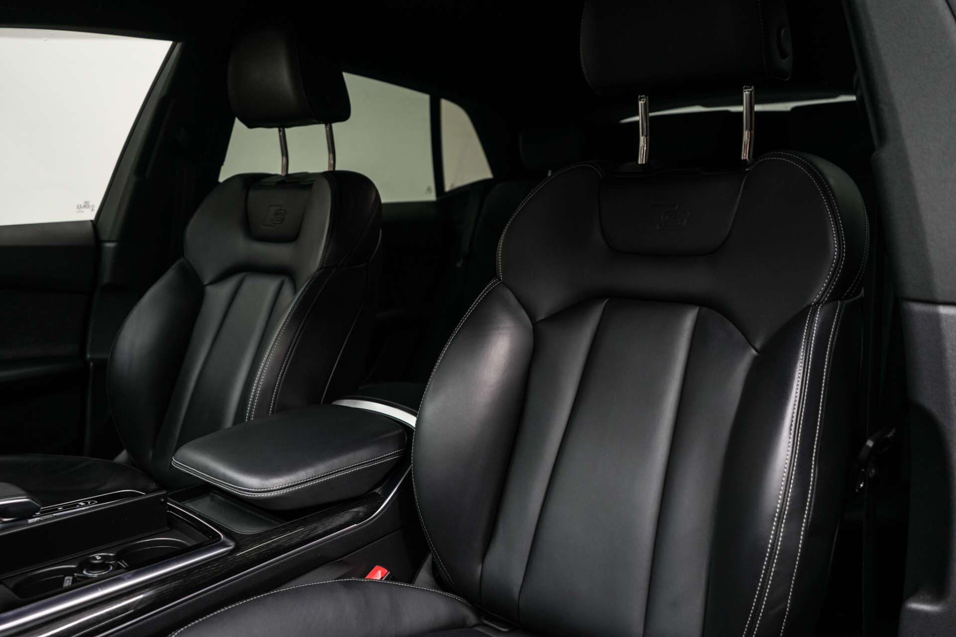 Audi Q8 view 16
