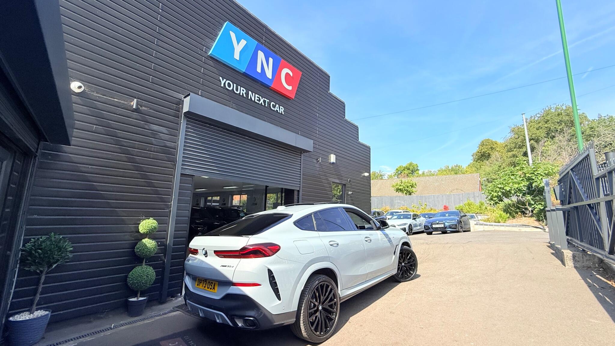 BMW X6 view 9