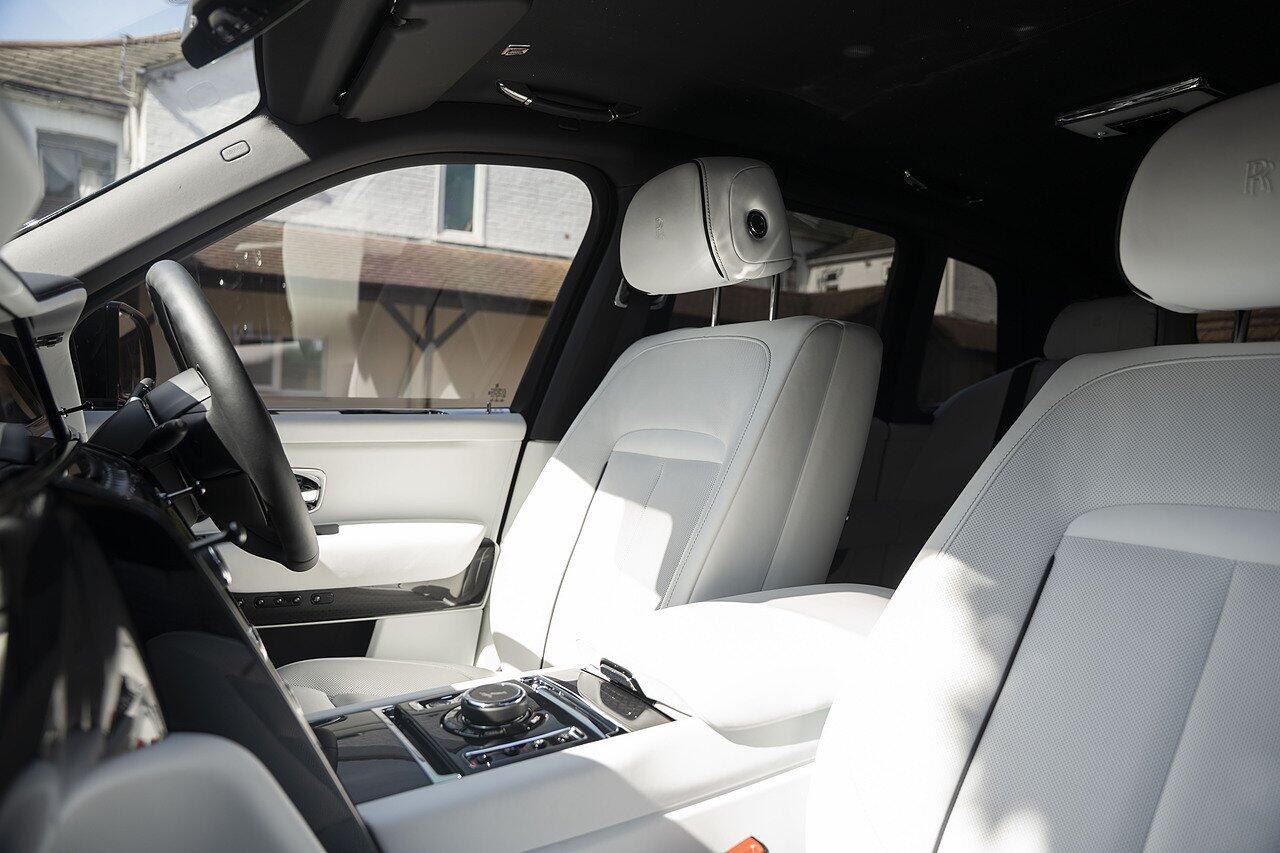 Rolls-Royce Cullinan view 12