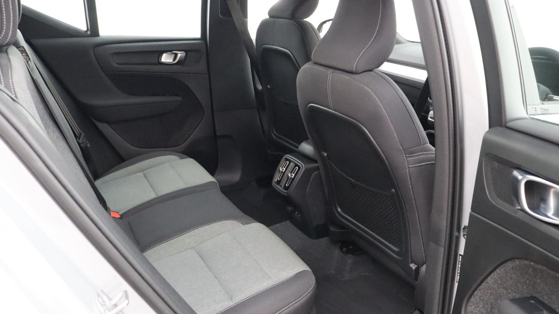 Volvo XC40 view 6