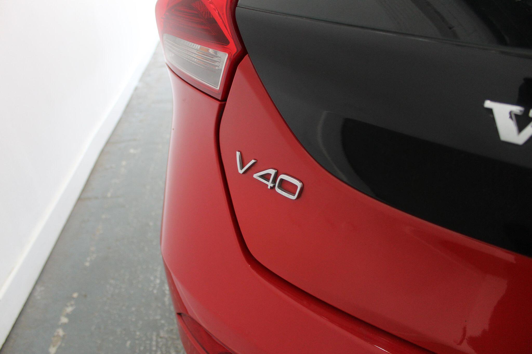 Volvo V40 view 16