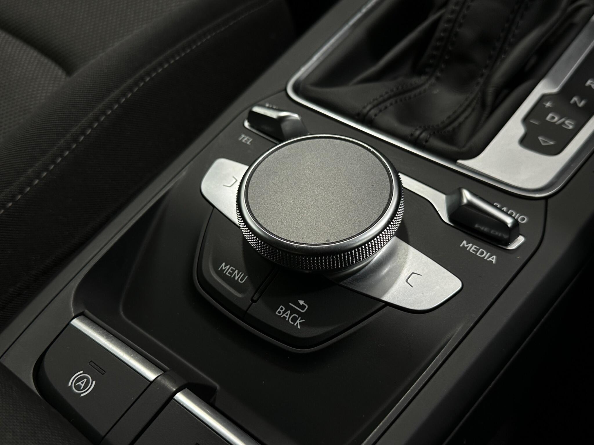 Audi Q2 view 21