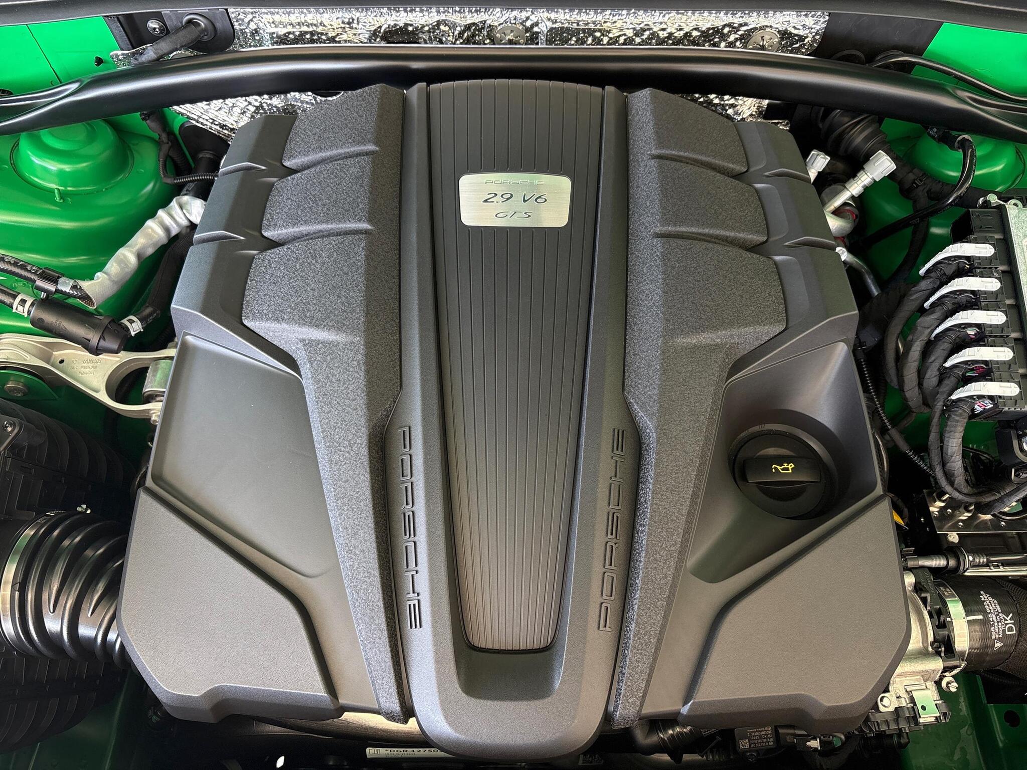 Porsche Macan view 56