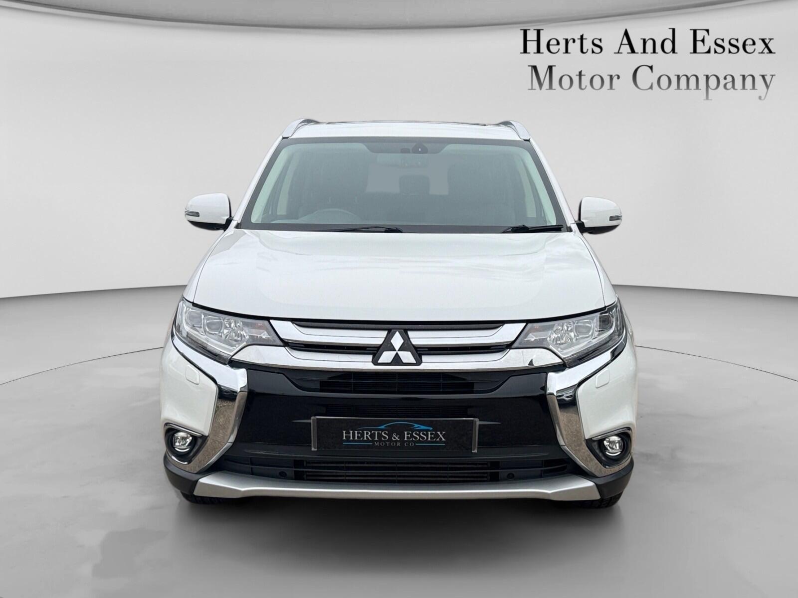 Mitsubishi Outlander view 2