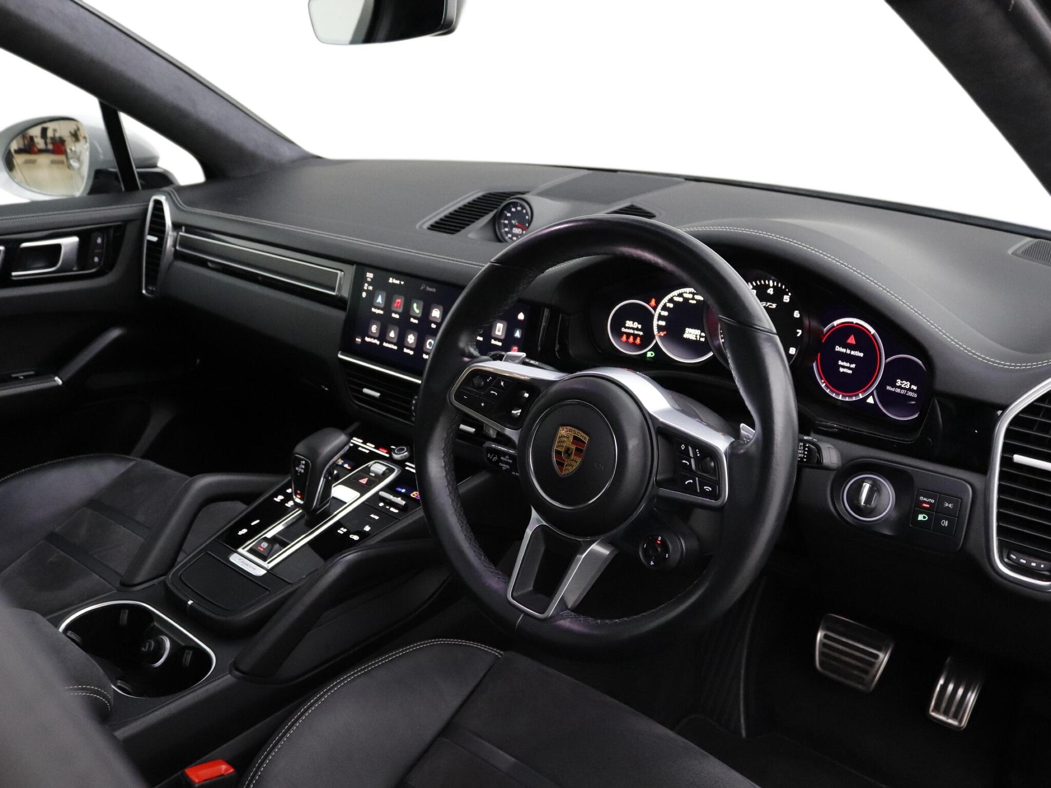 Porsche Cayenne view 9