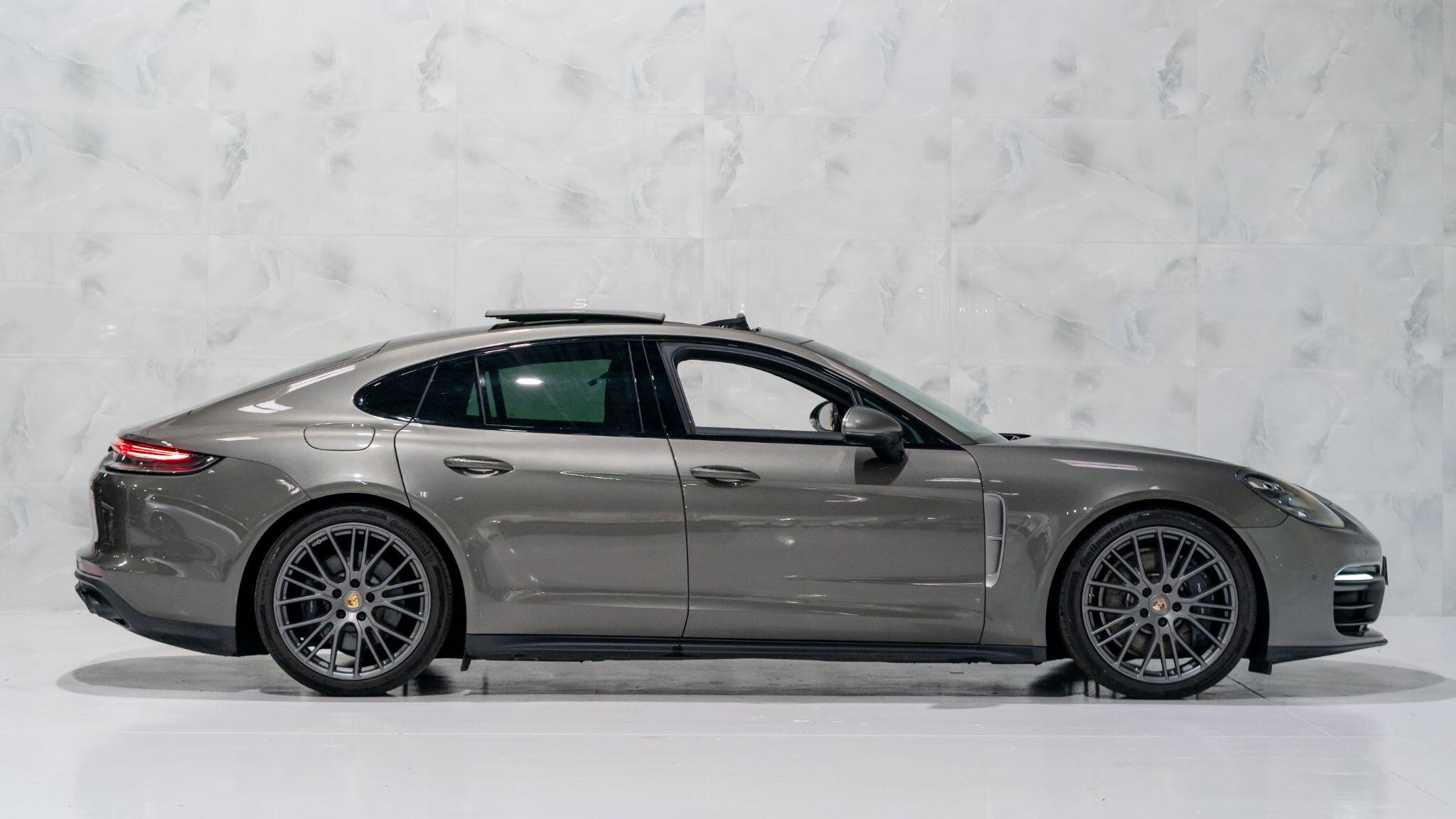 Porsche Panamera view 9