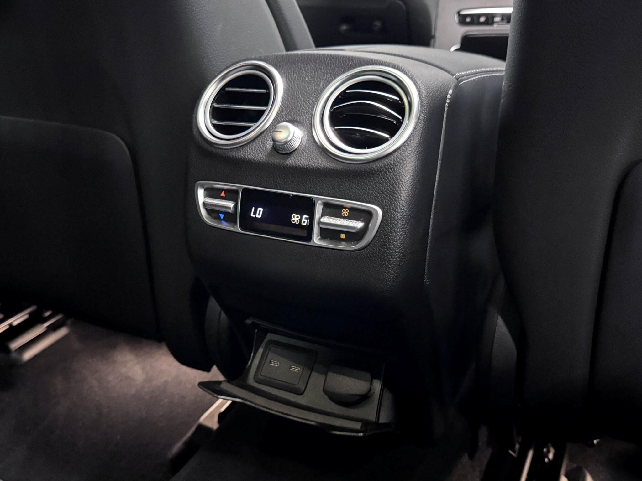 Mercedes-Benz GLC view 12