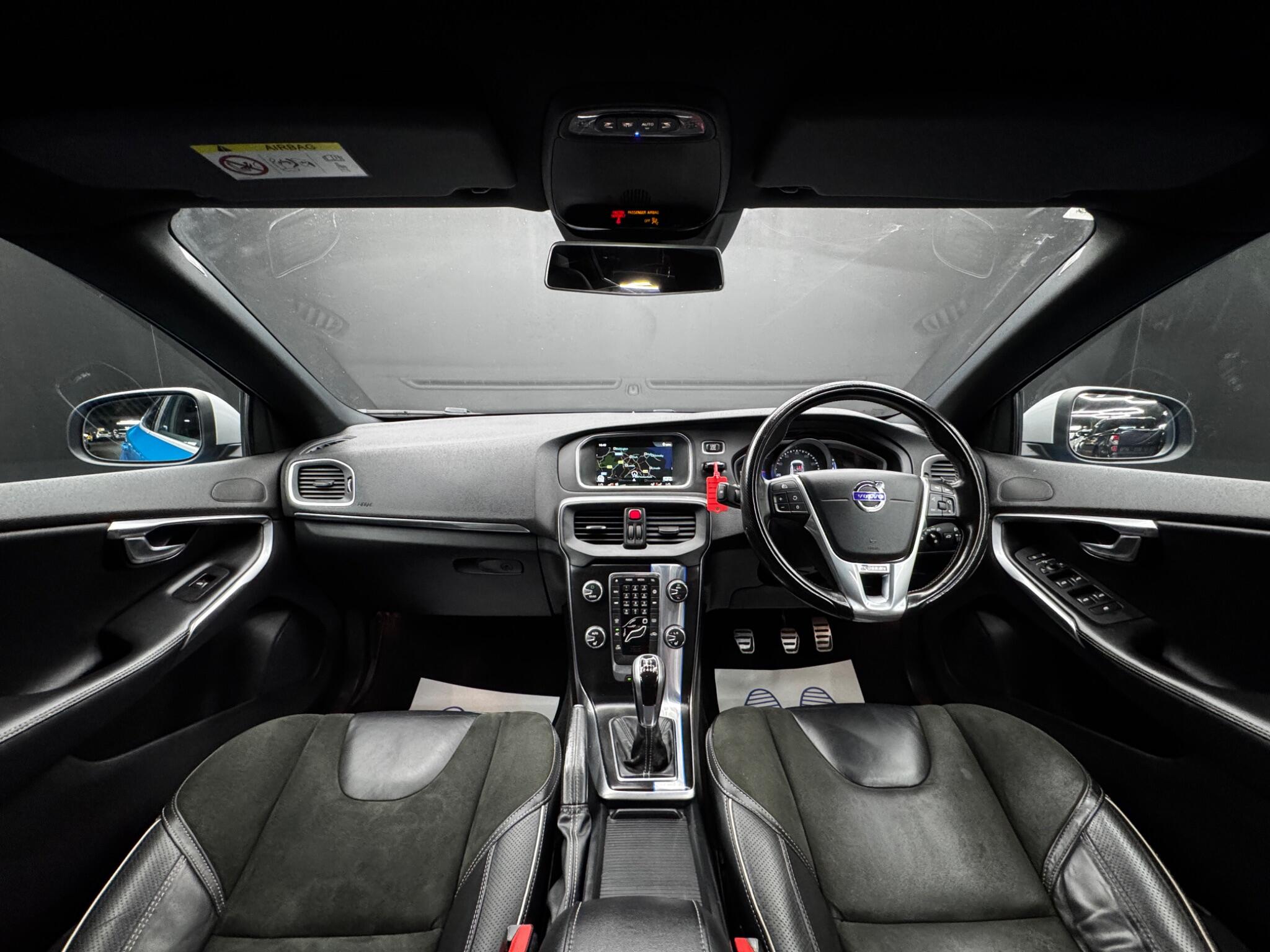 Volvo V40 view 17