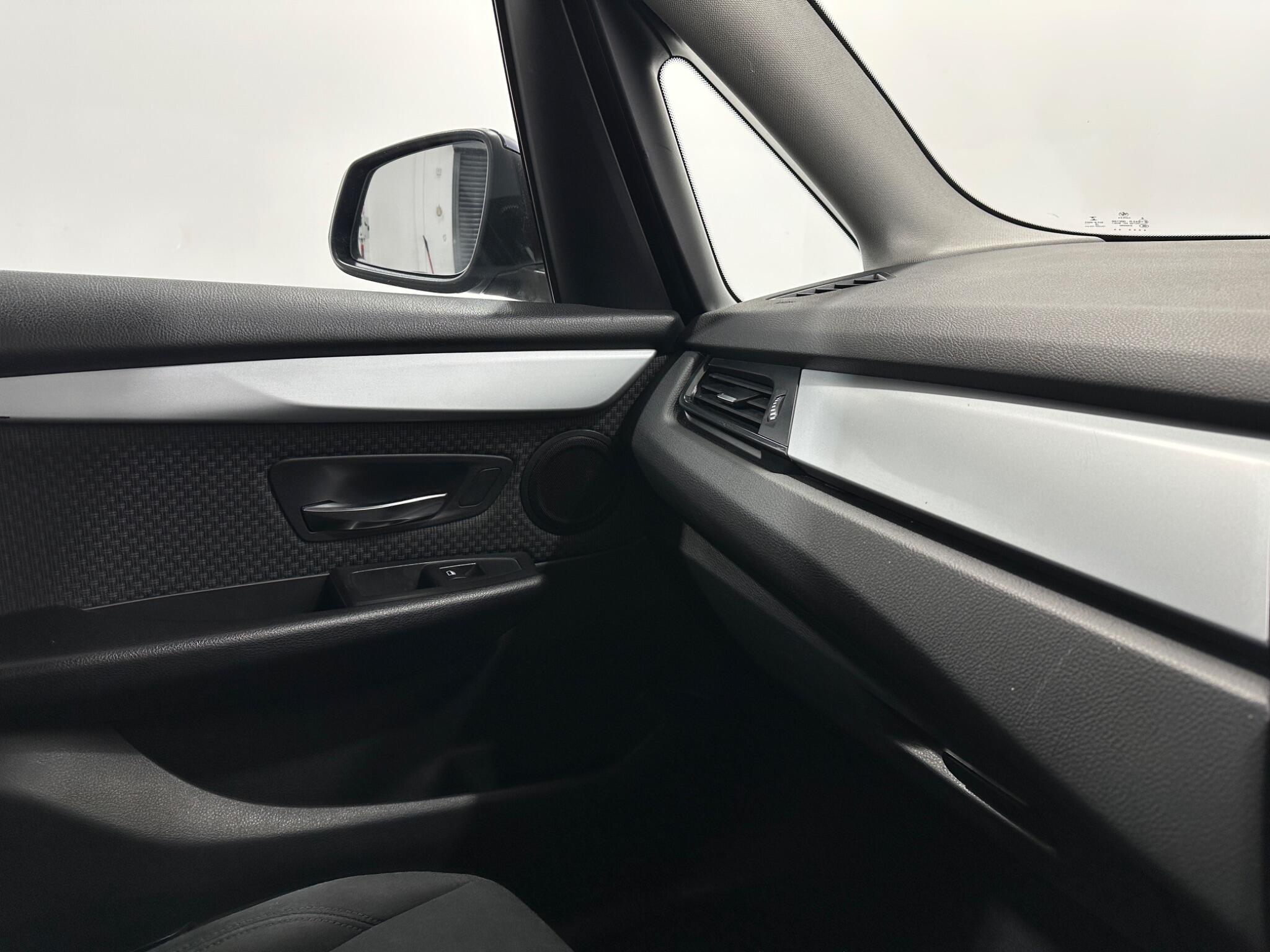 BMW 2 Series view 26