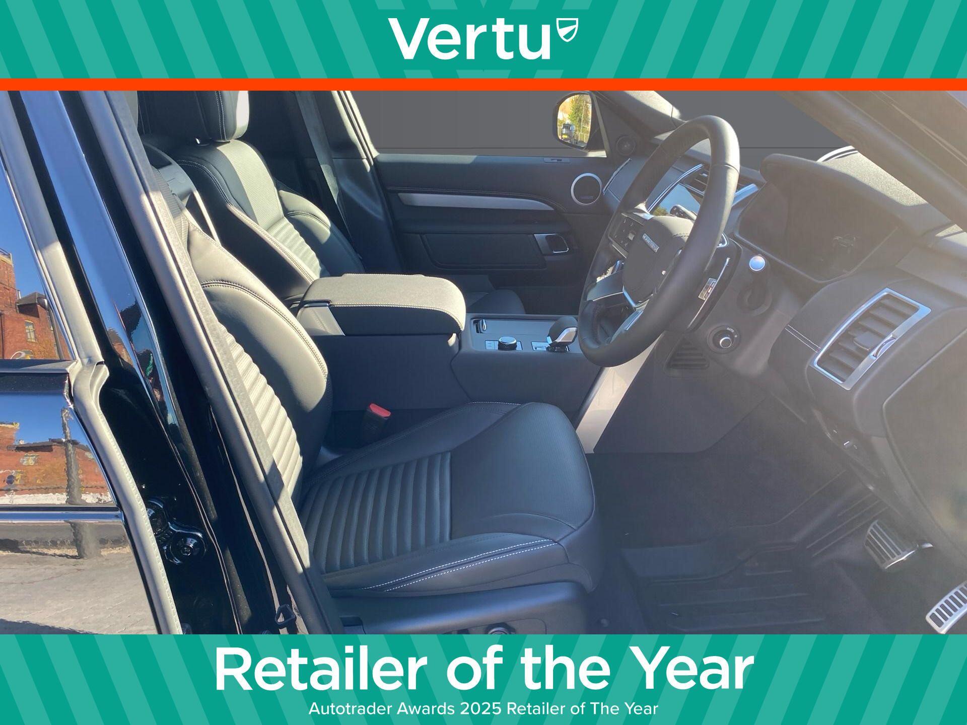 Land Rover Discovery view 3