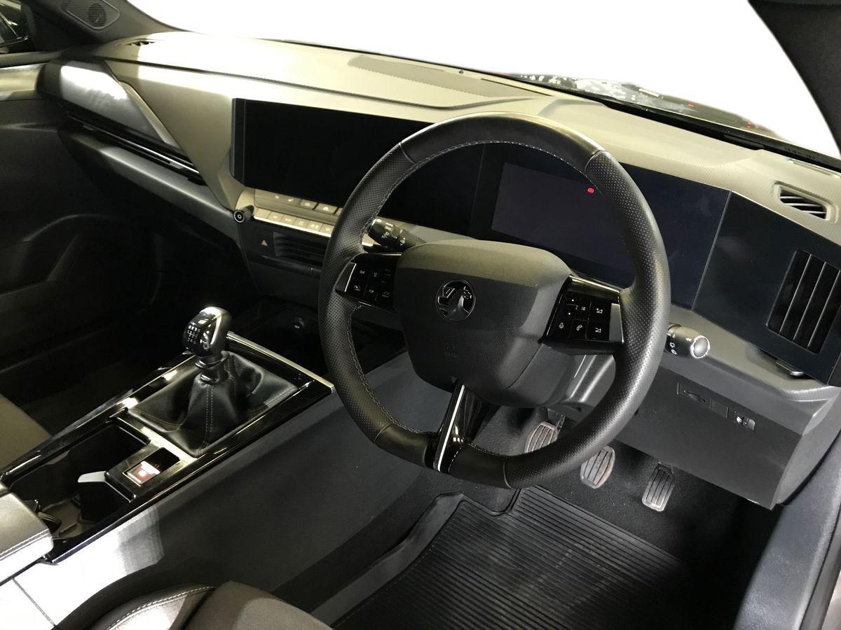 Vauxhall Astra view 3