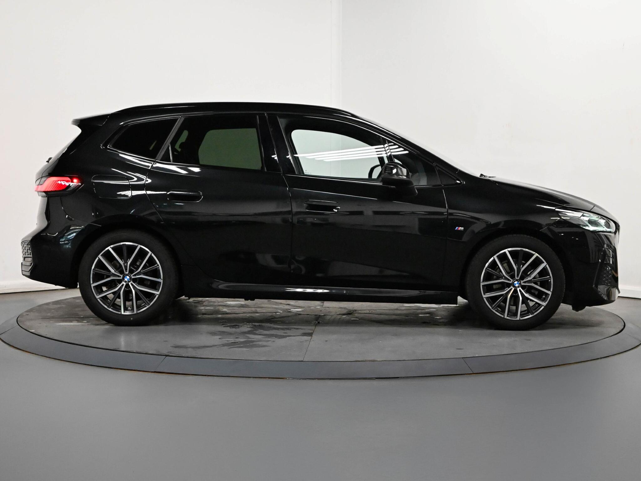 BMW 2 Series view 24