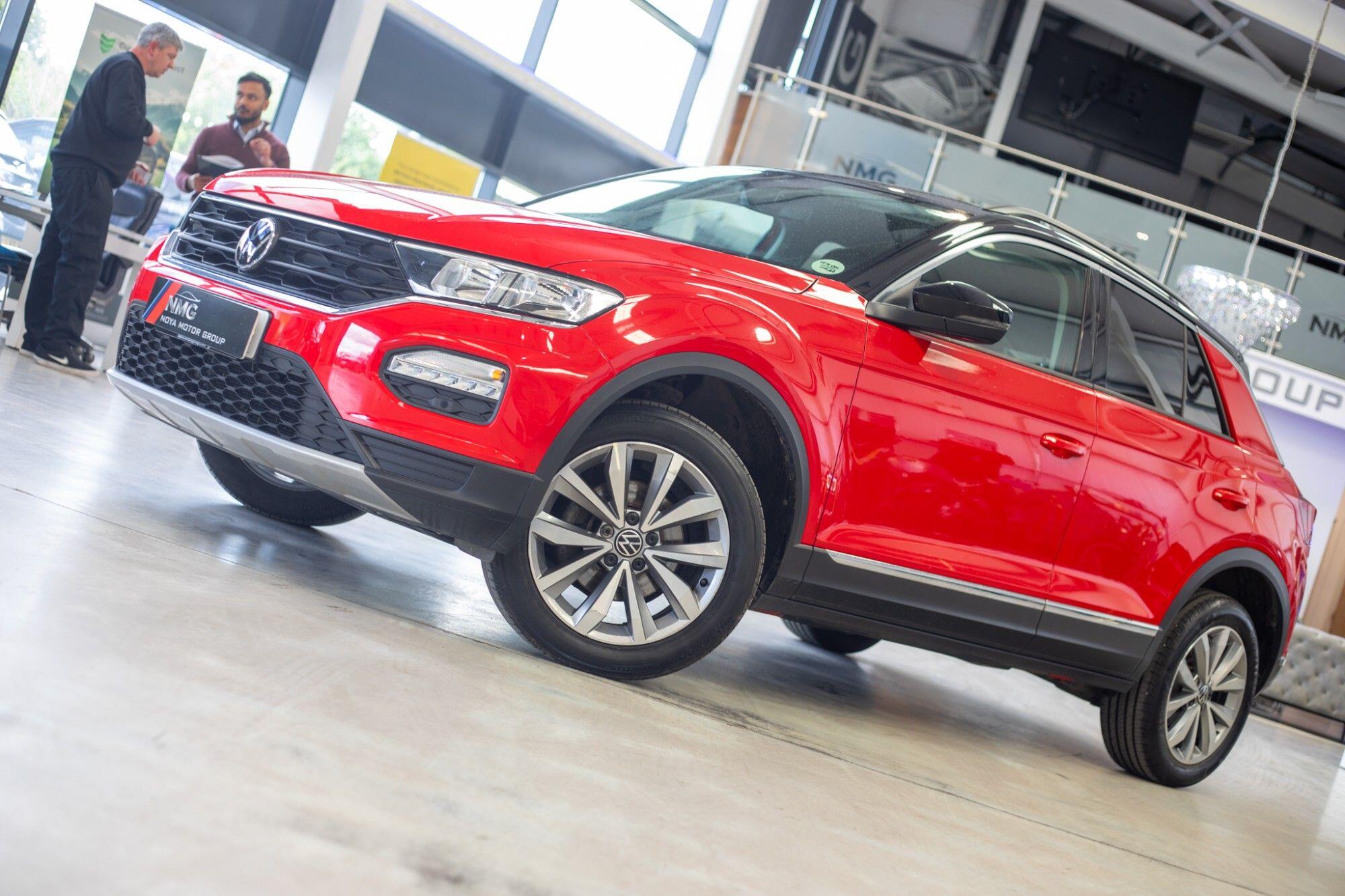 Volkswagen T-Roc view 5