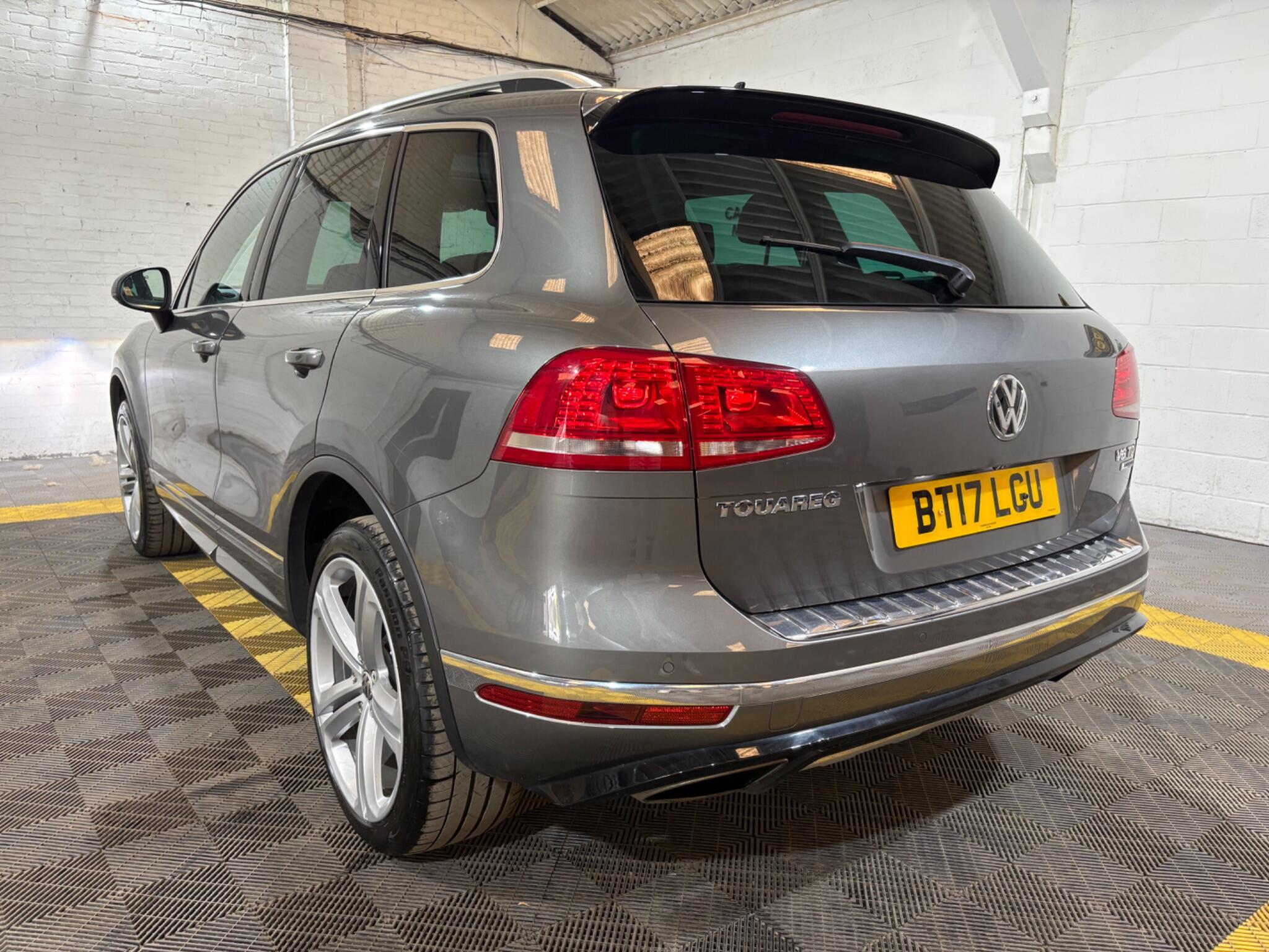 Volkswagen Touareg view 2