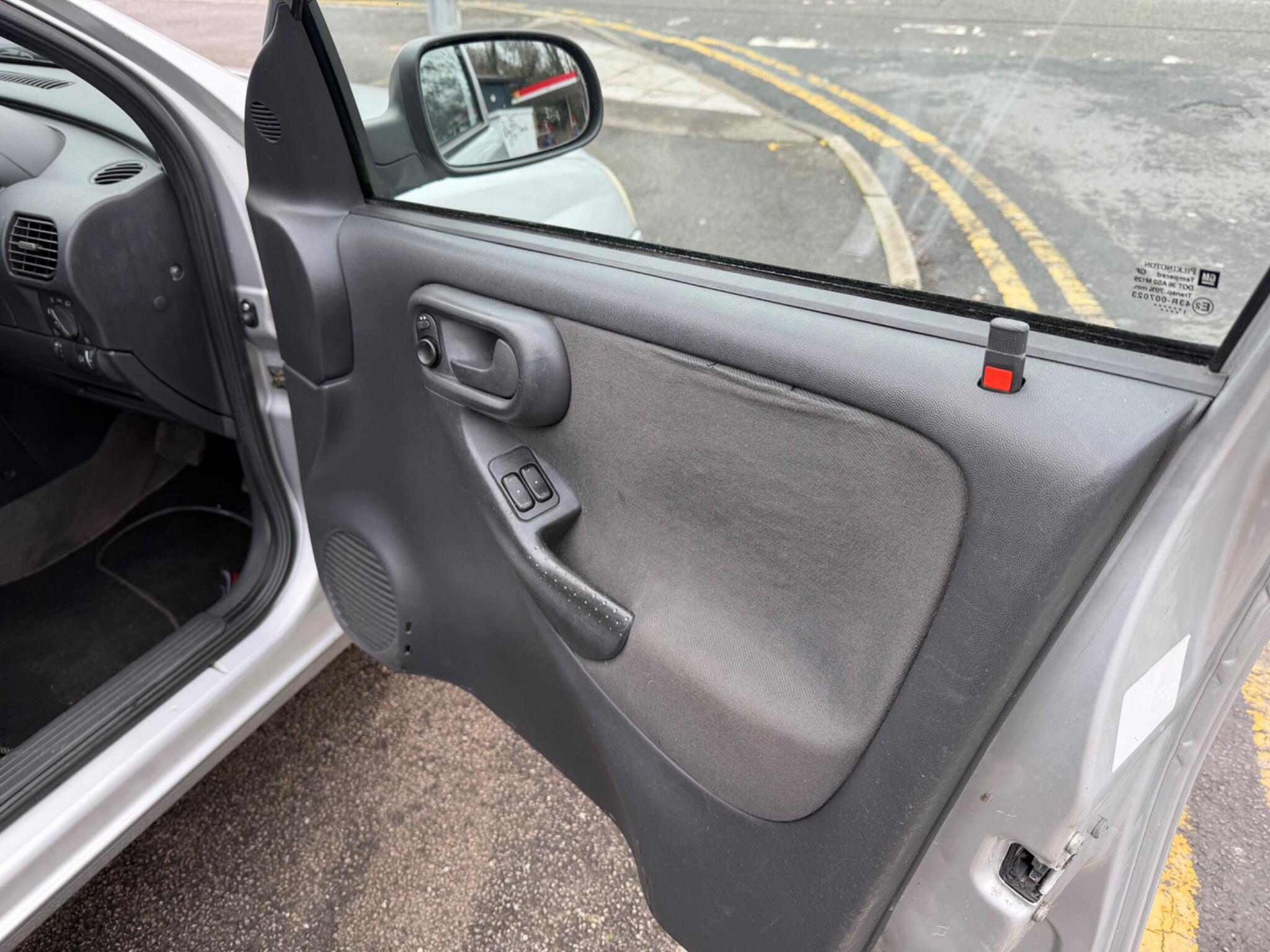 2002 Vauxhall Corsa image 43