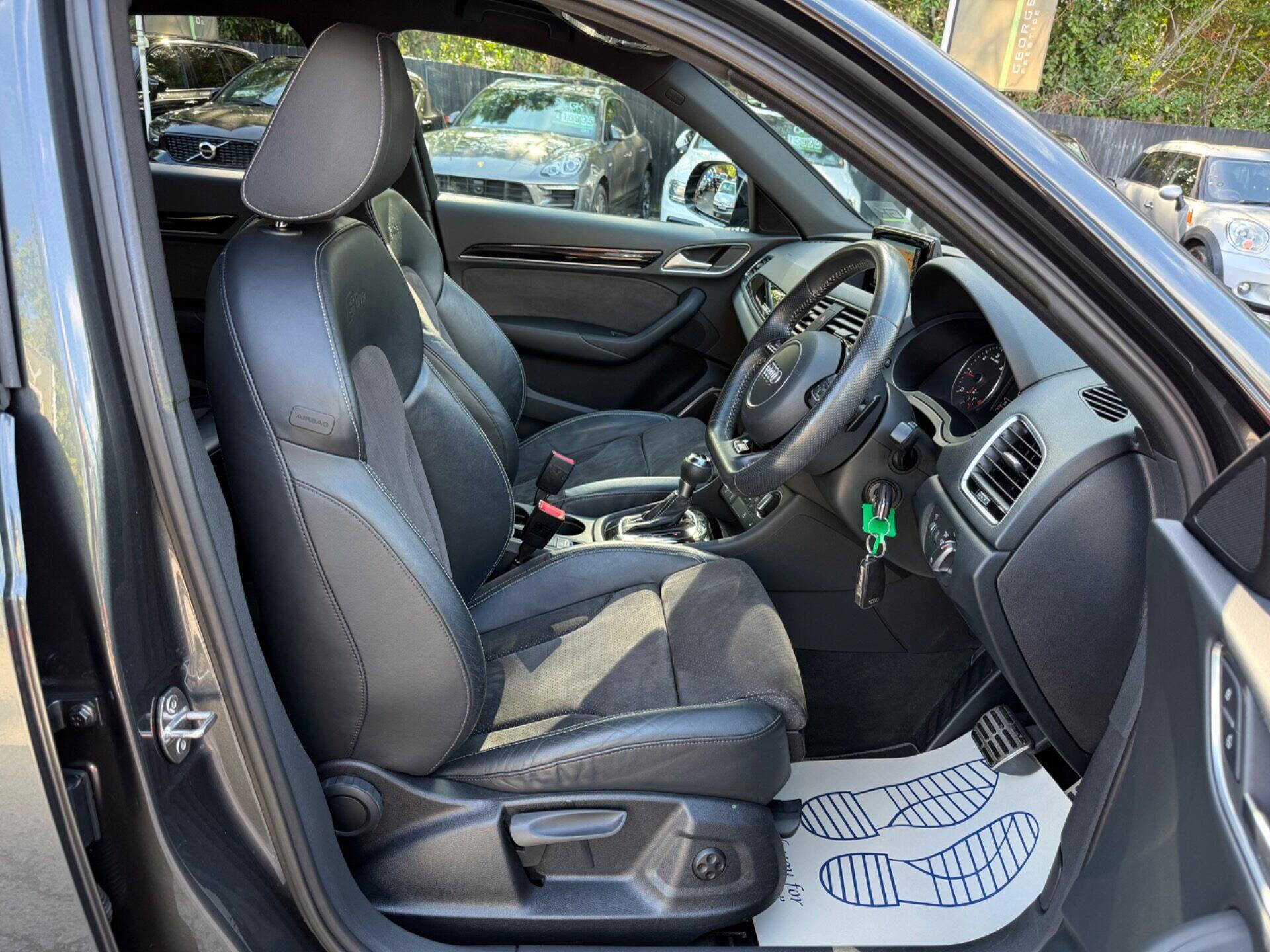 Audi Q3 view 14