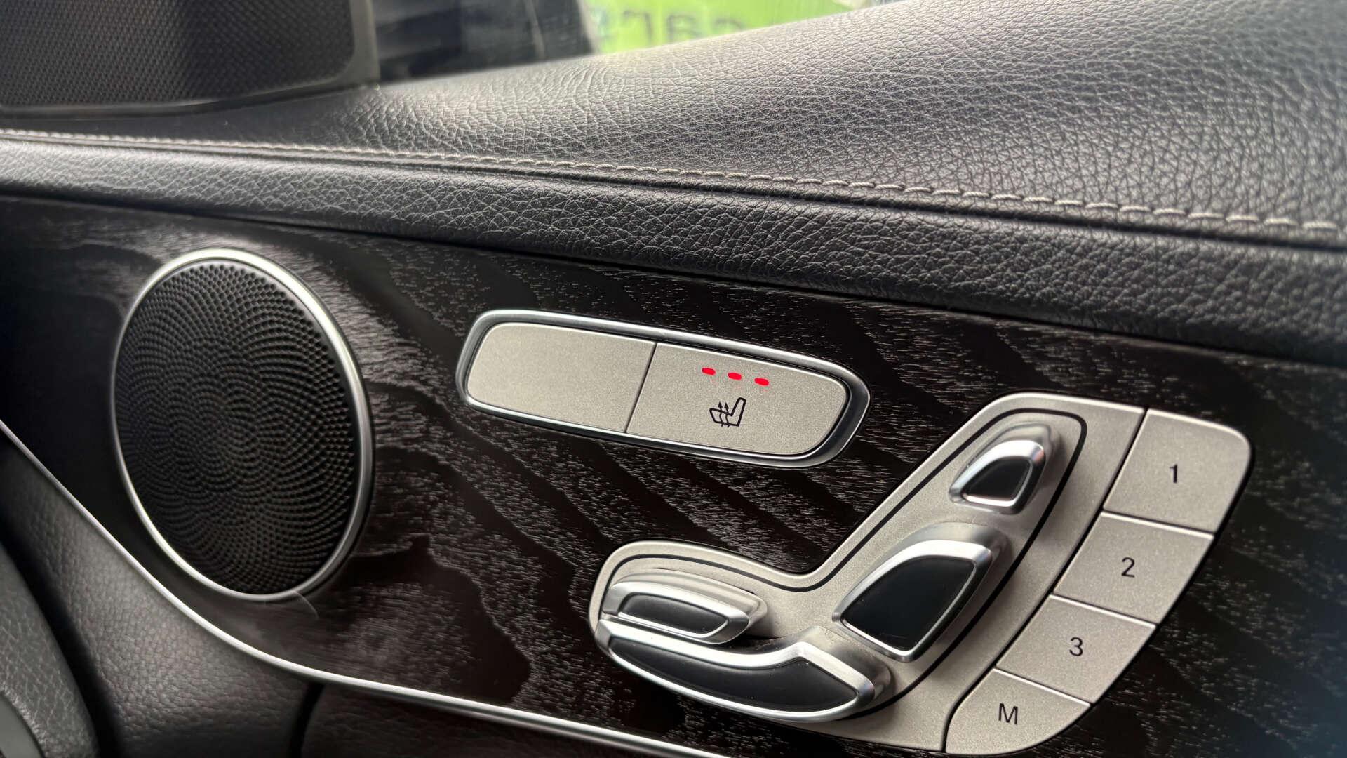 Mercedes-Benz C-Class view 28