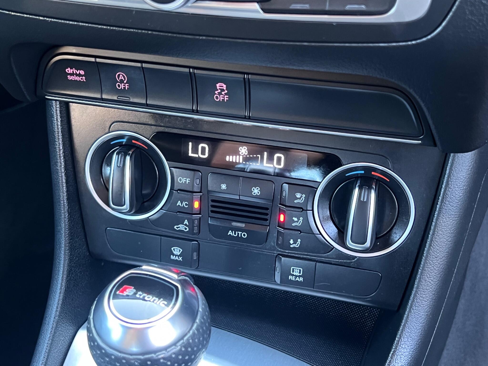 Audi Q3 view 23
