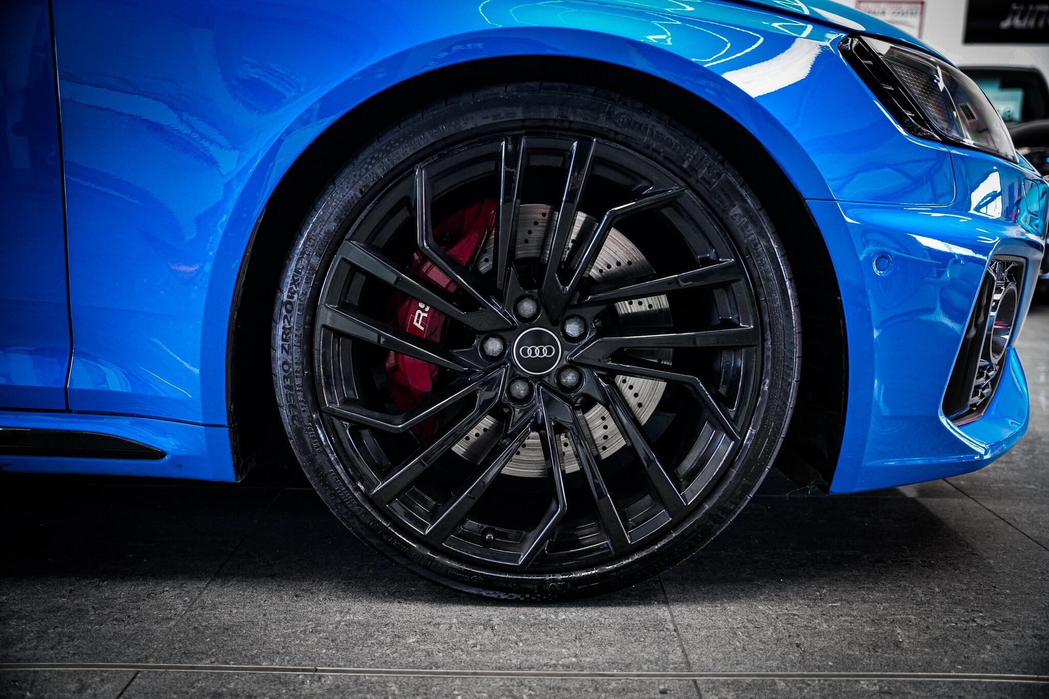 Audi RS4 view 28