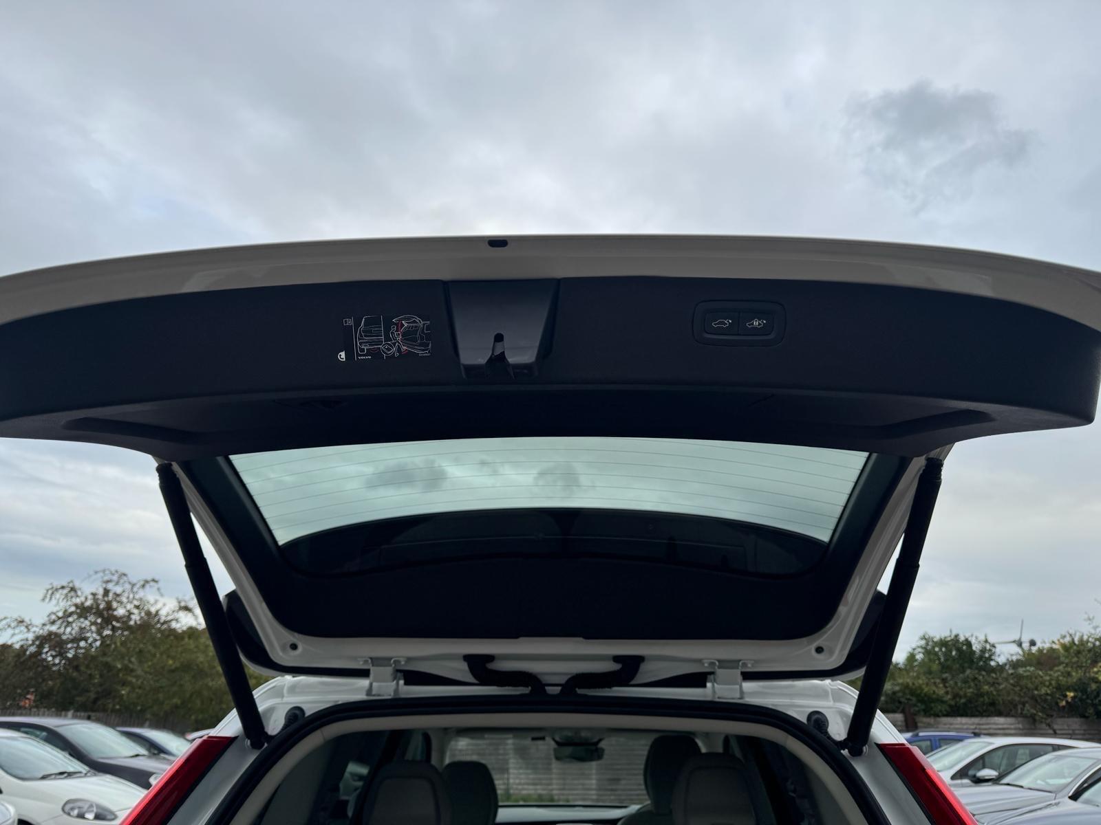 Volvo XC90 view 33