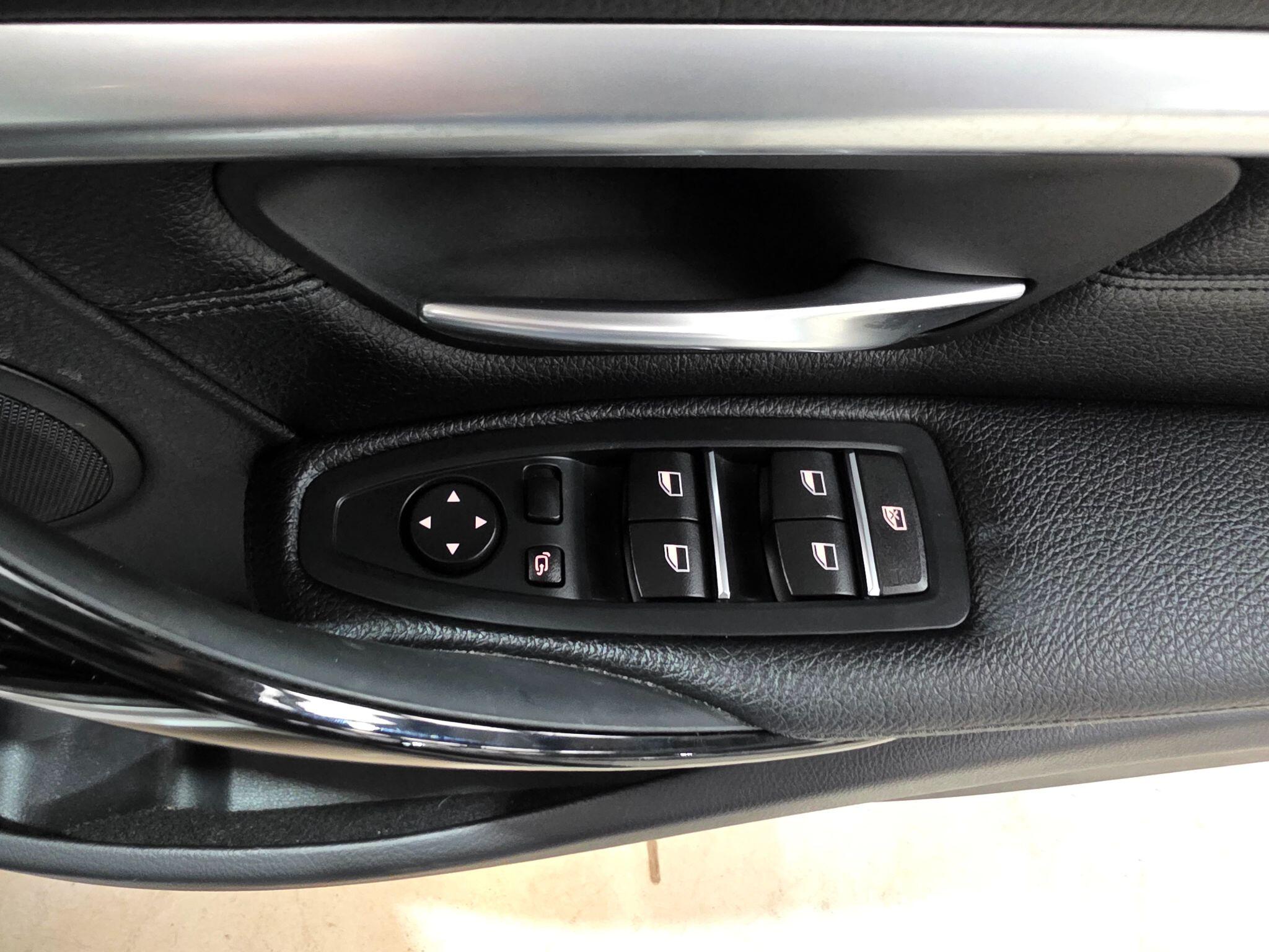 BMW 3 Series view 13
