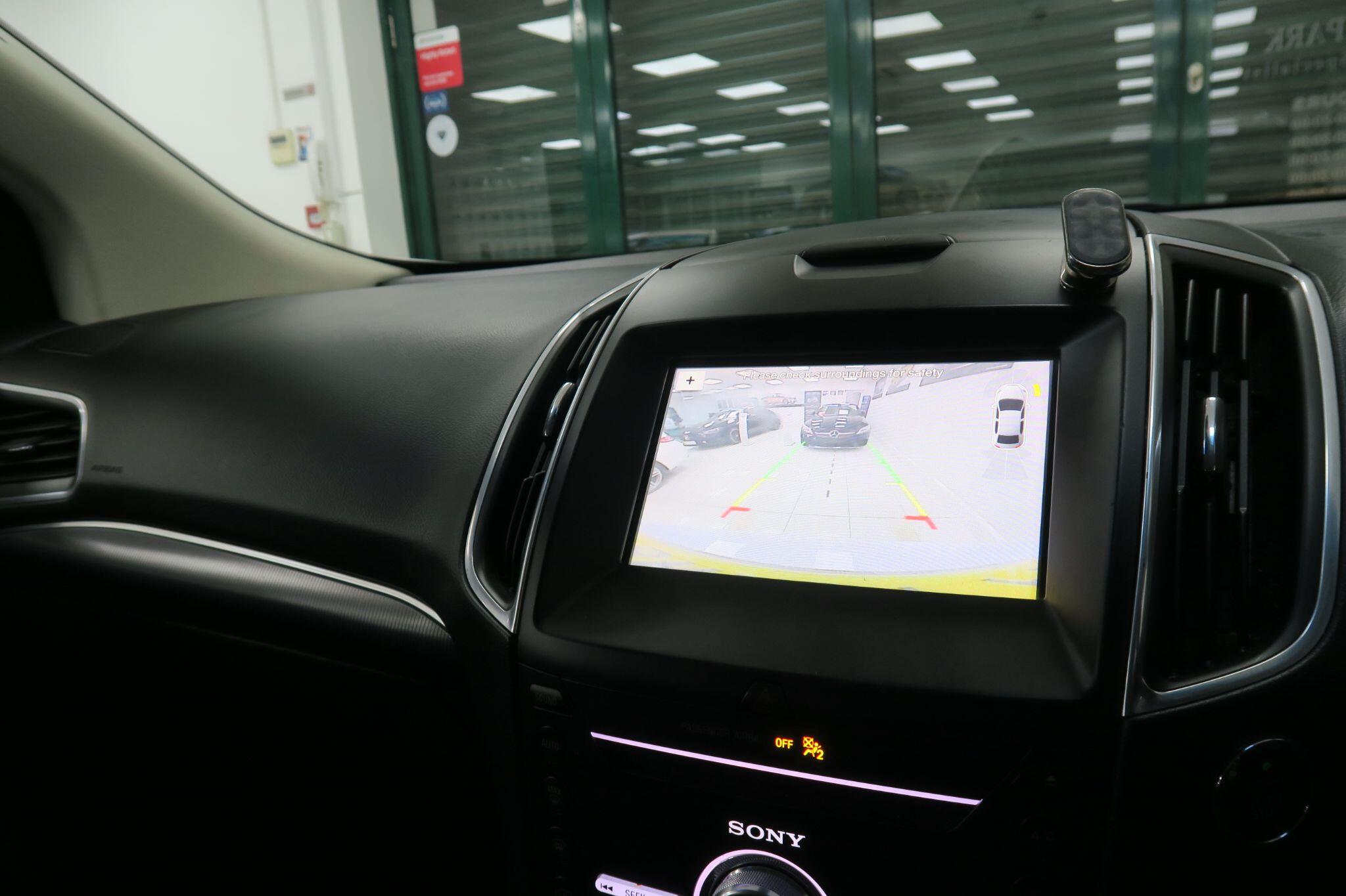 Ford Edge view 16