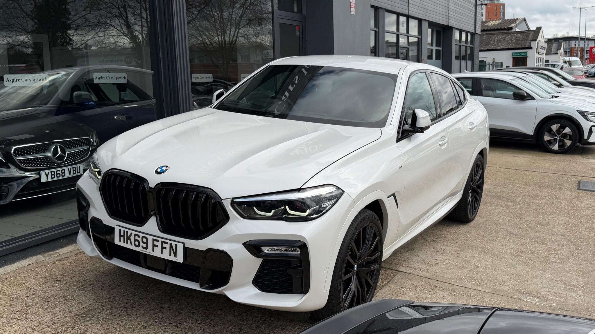 BMW X6 view 2